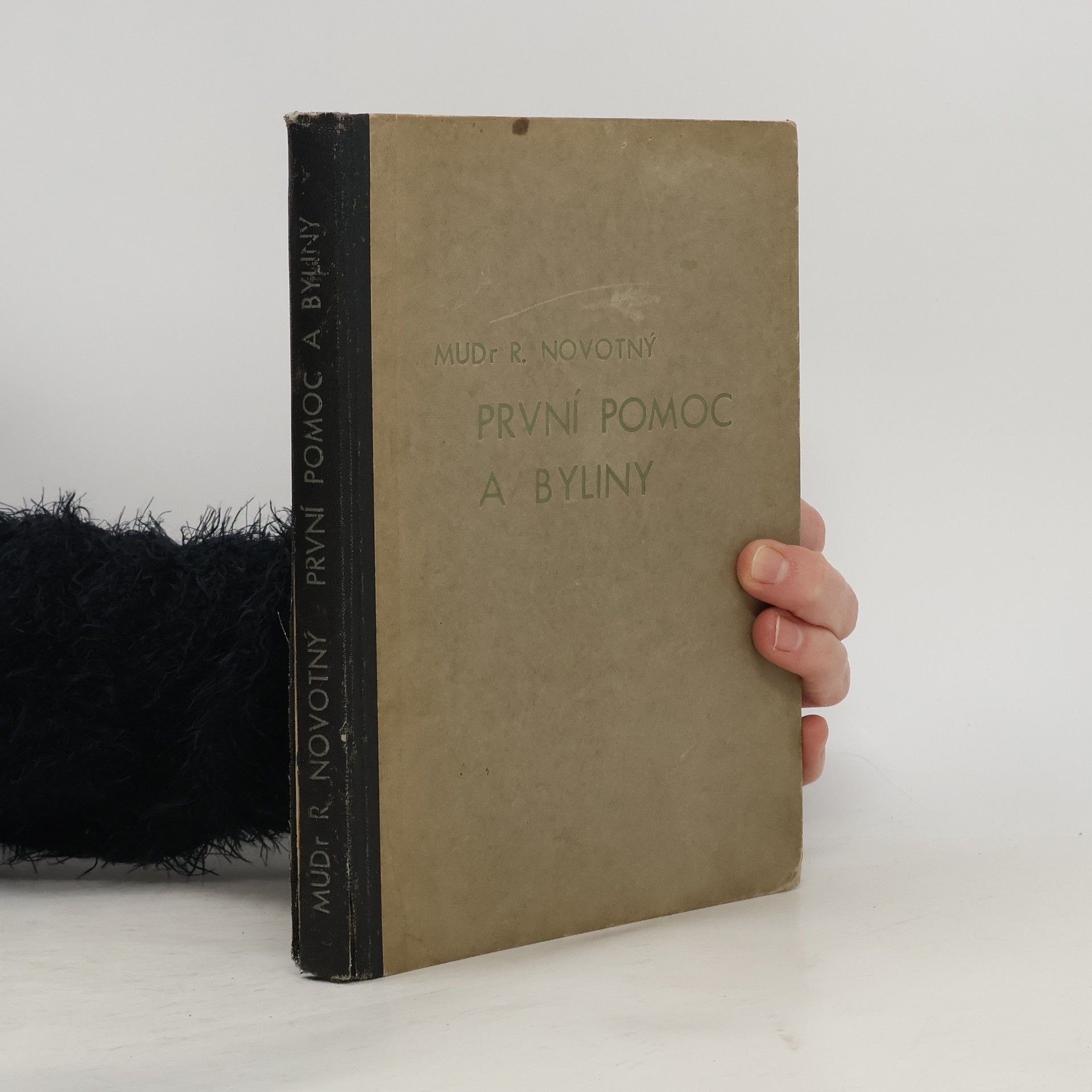 R. Novotný První pomoc a byliny