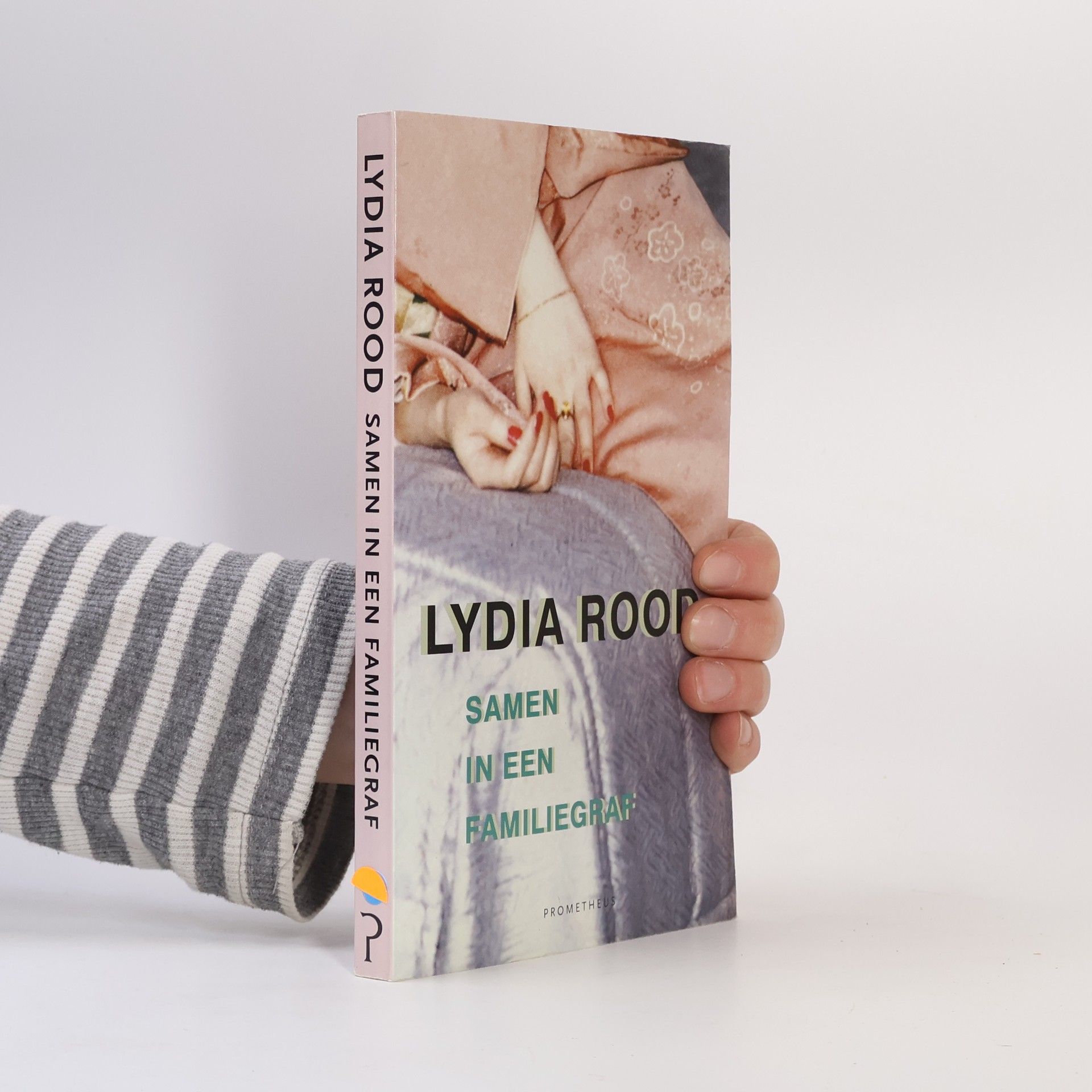 Lydia Rood Samen in een familiegraf