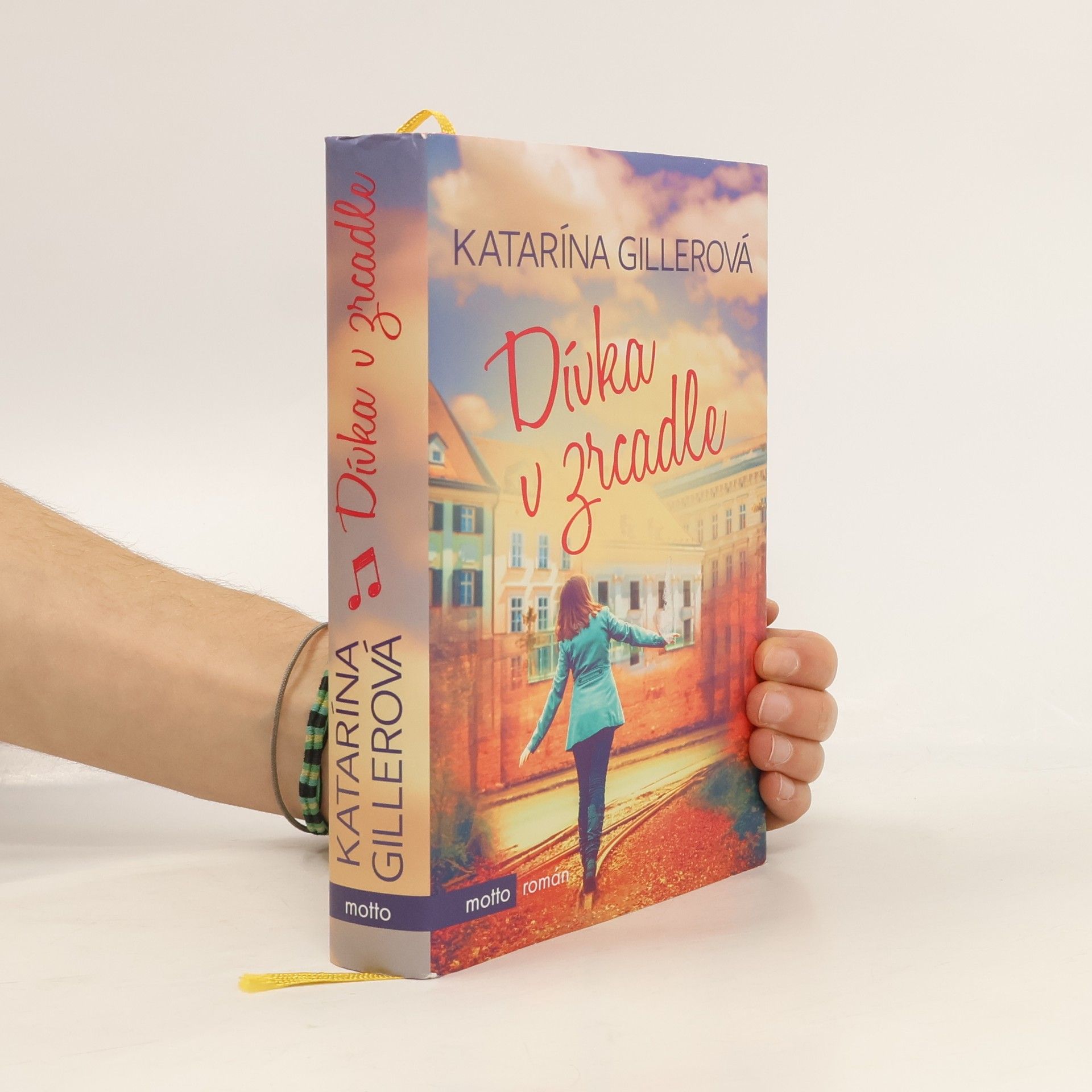 Katarína Gillerová Dívka v zrcadle