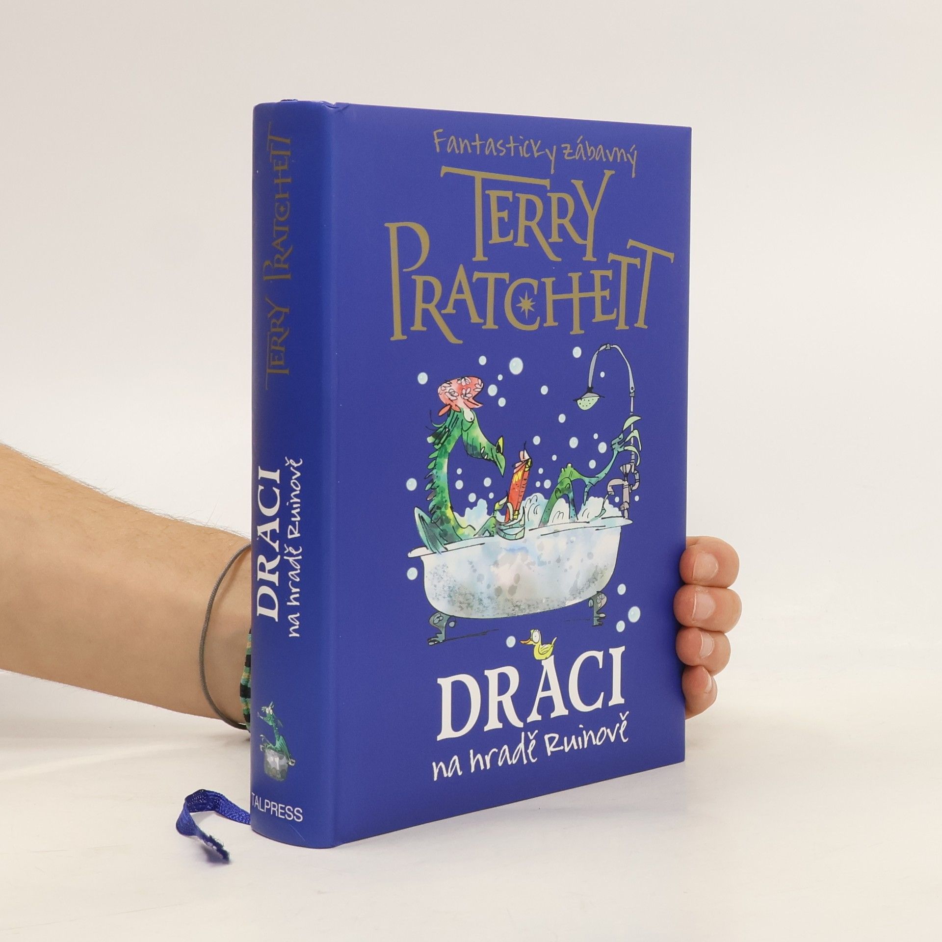Terry Pratchett Draci na hradě Ruinově