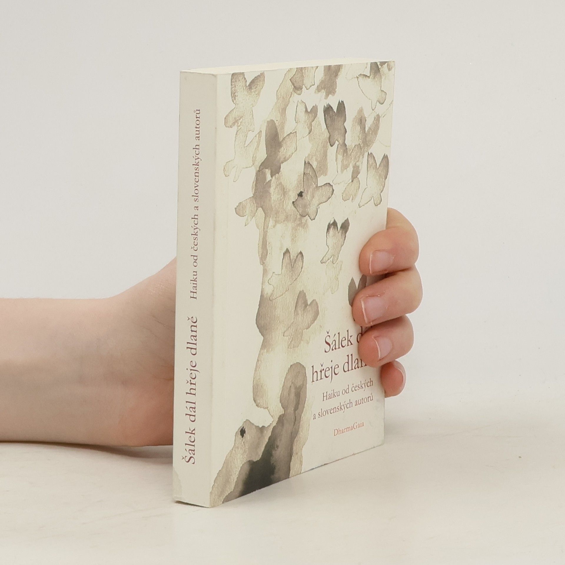 Šálek dál hřeje dlaně