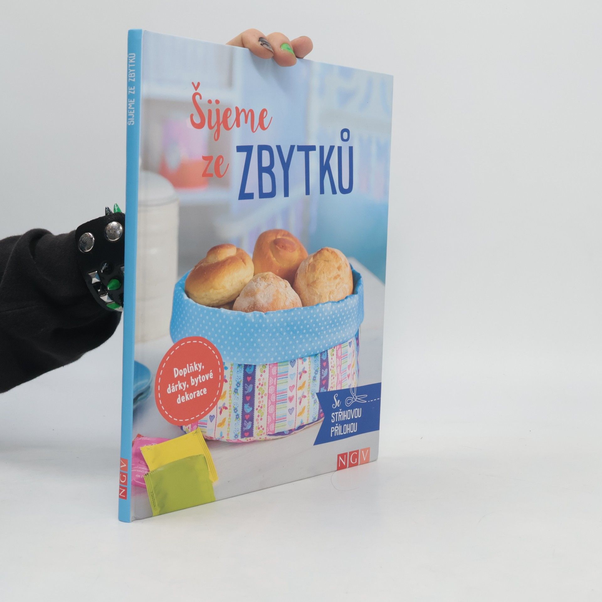 Kolektív autorov Šijeme ze zbytků