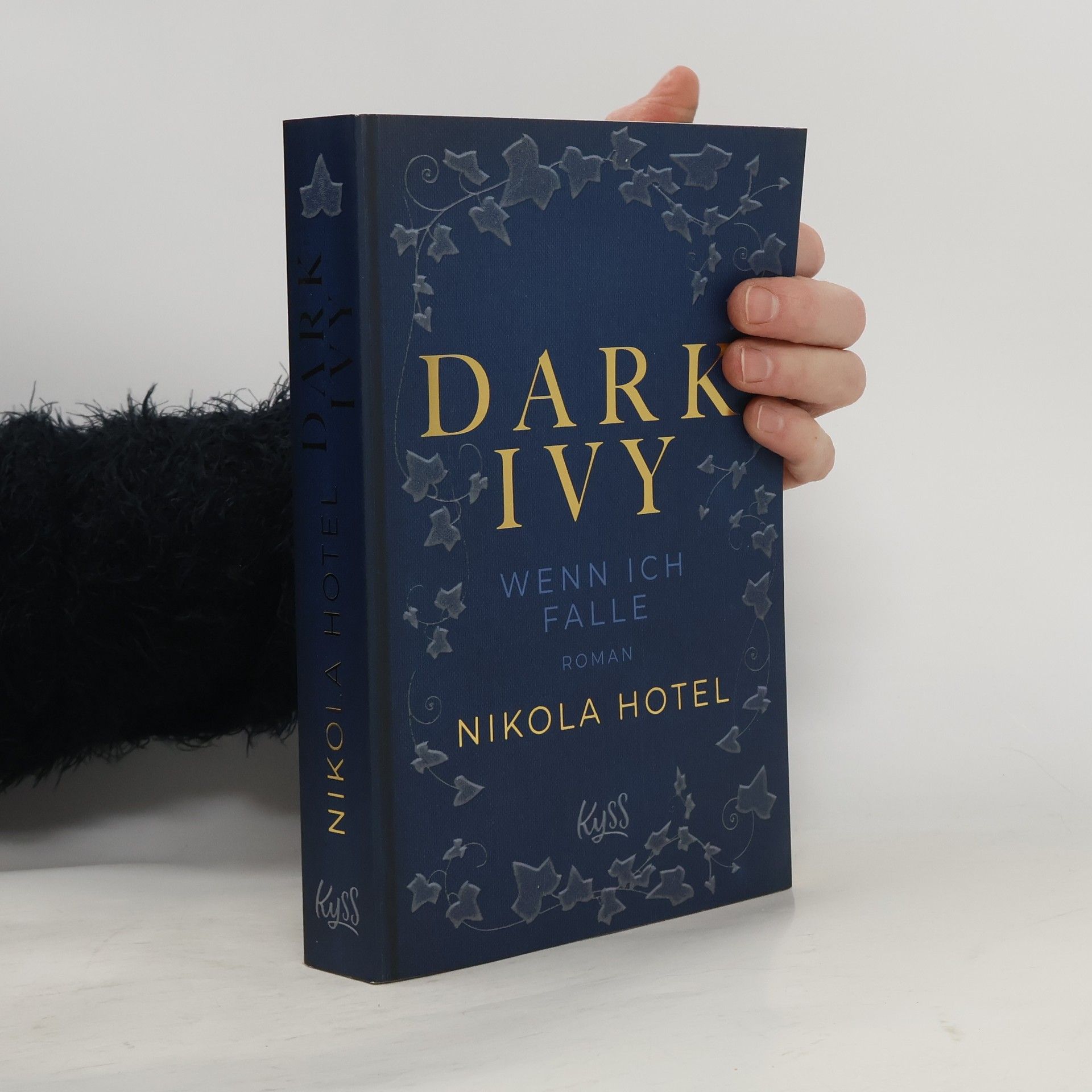 Nikola Hotel Dark Ivy - Wenn ich falle