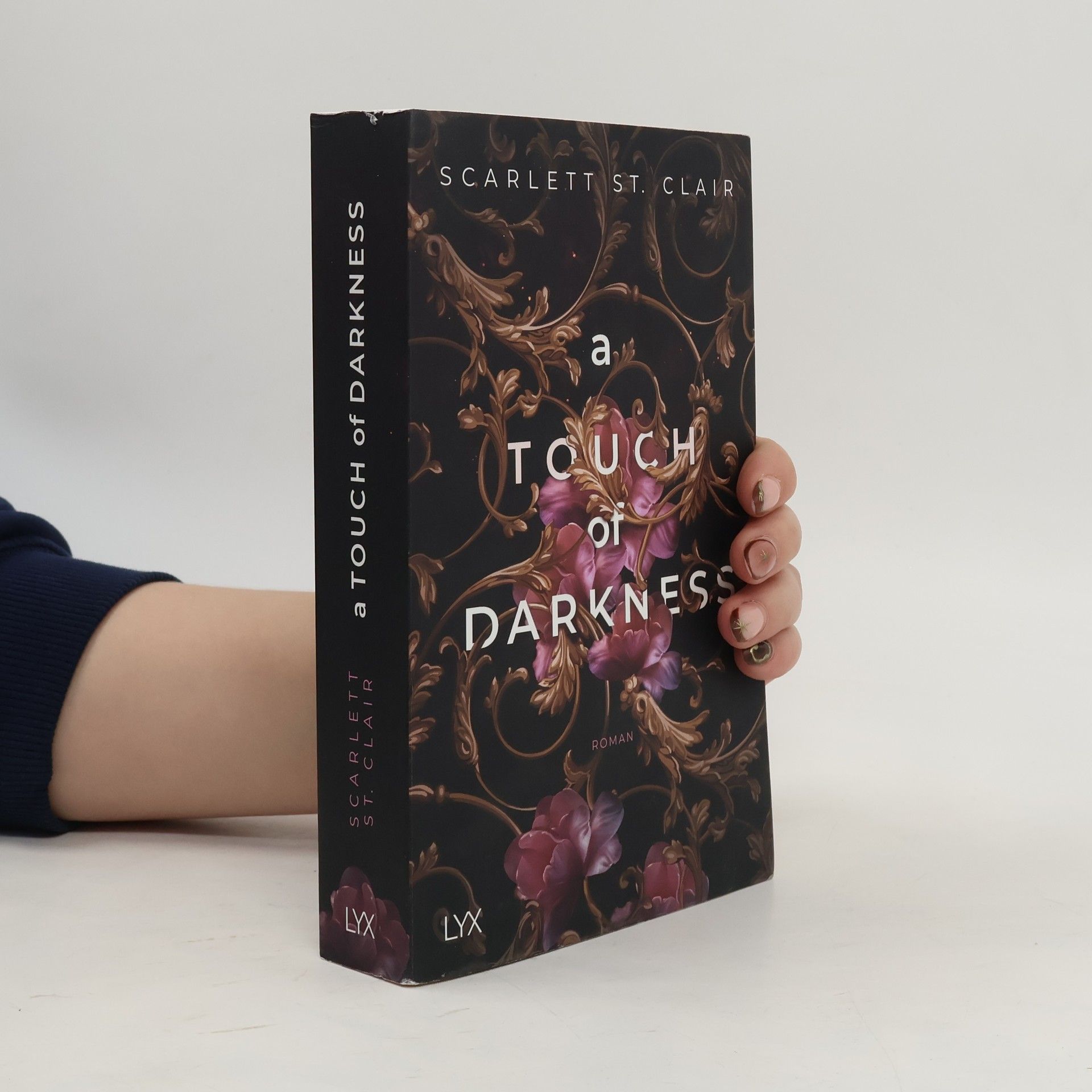 Scarlett St. Clair A Touch of Darkness