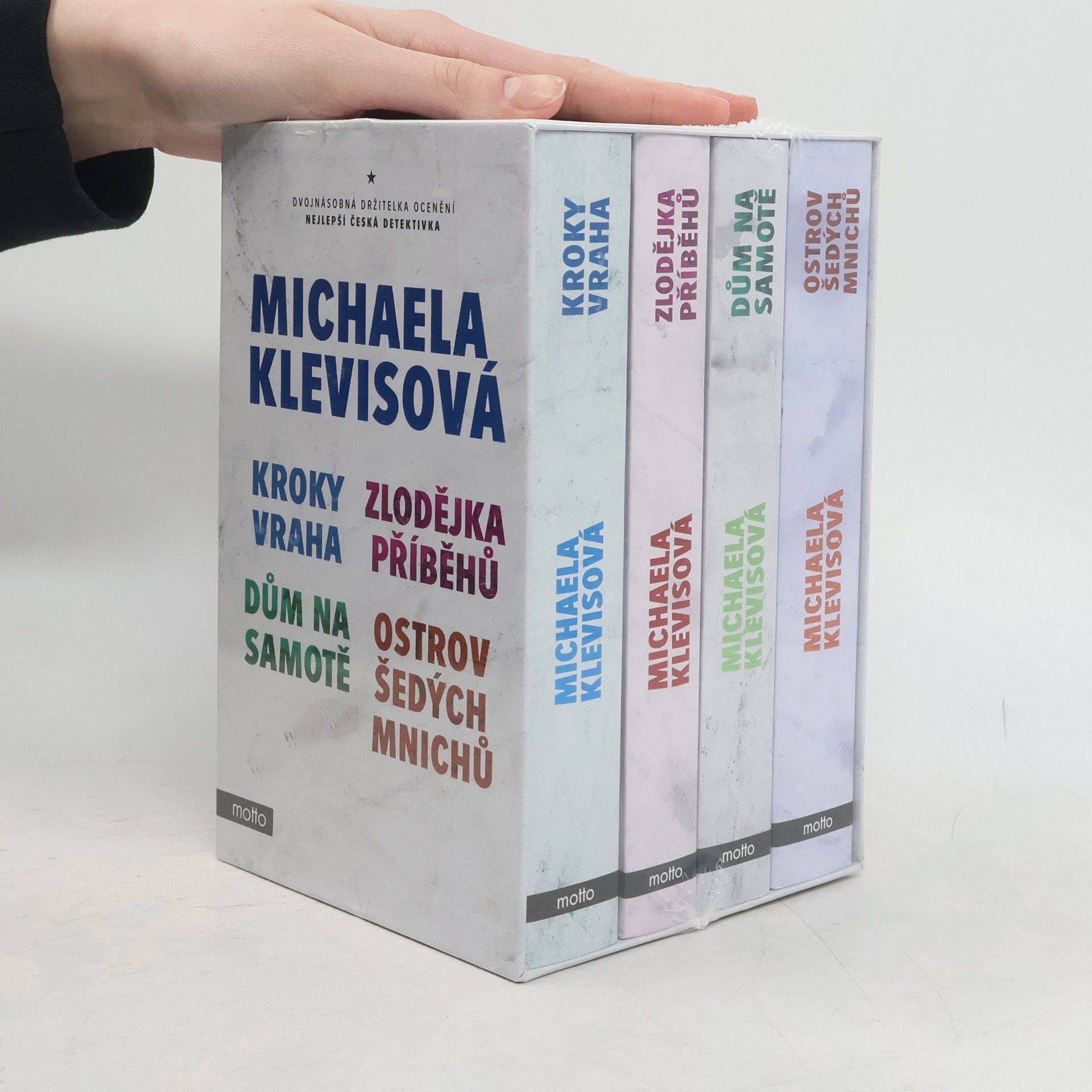 Michaela Klevisová Michaela Klevisová BOX 2 (Kroky vraha, Zlodějka příběhů, Dům na samotě, Ostrov šedých mnichů)