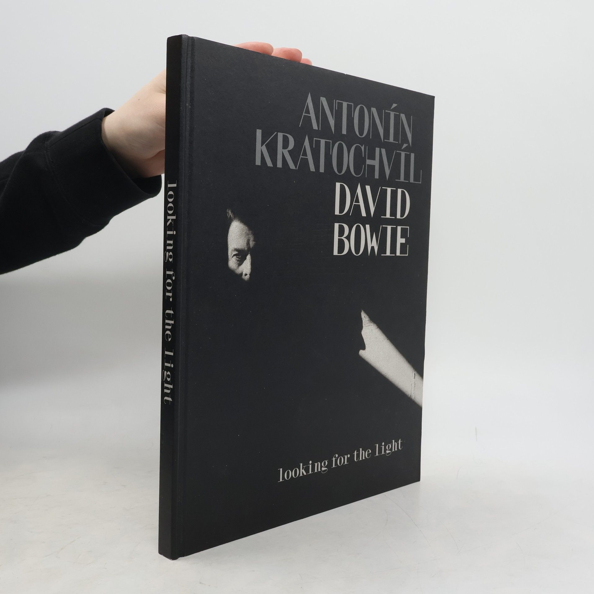 Antonín Kratochvil Antonín Kratochvíl - David Bowie. Looking for the Light