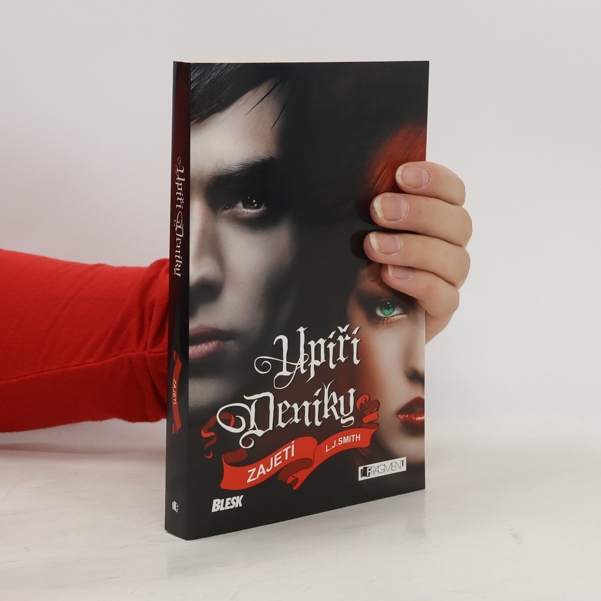 Lisa J. Smith Upíří deníky. Zajetí. 7. díl