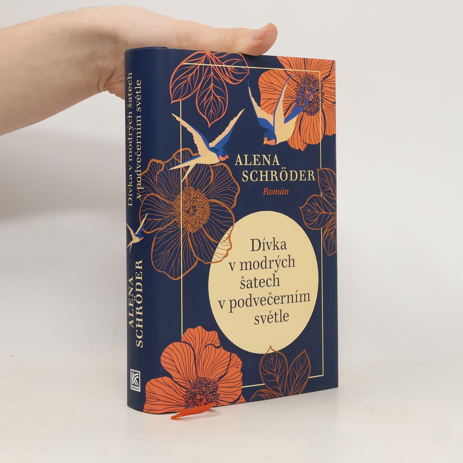 Alena Schröder Dívka v modrých šatech v podvečerním světle