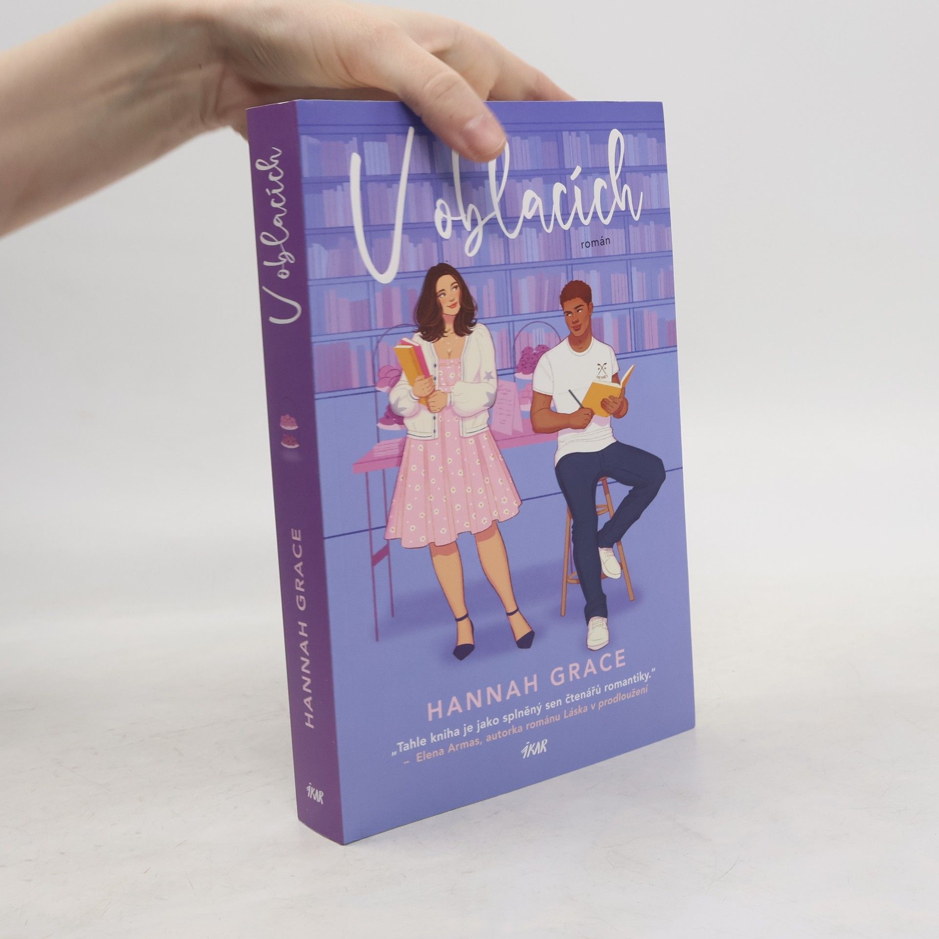 Hannah Grace V oblacích