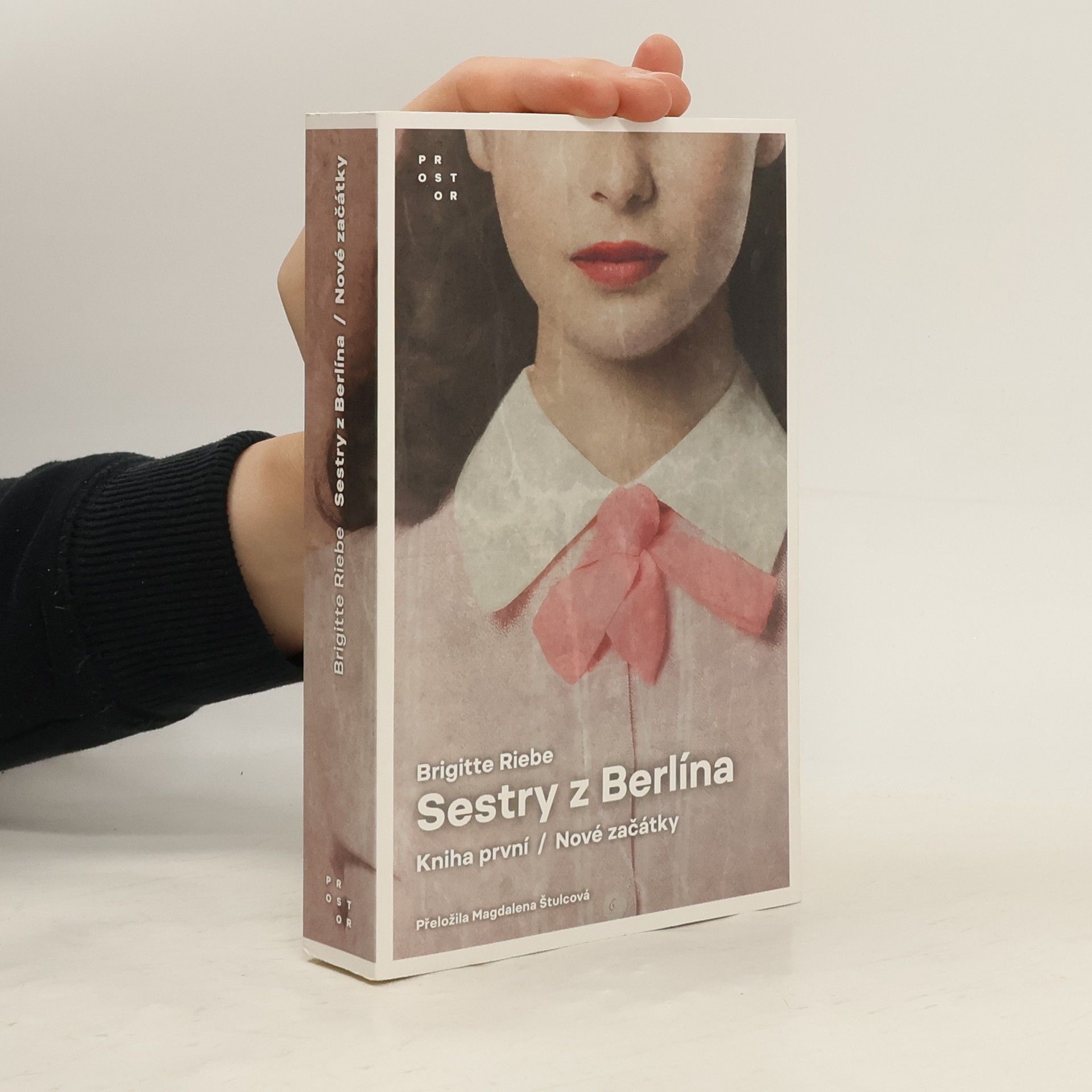 Sestry z Berlína. Kniha první, Nové začátky