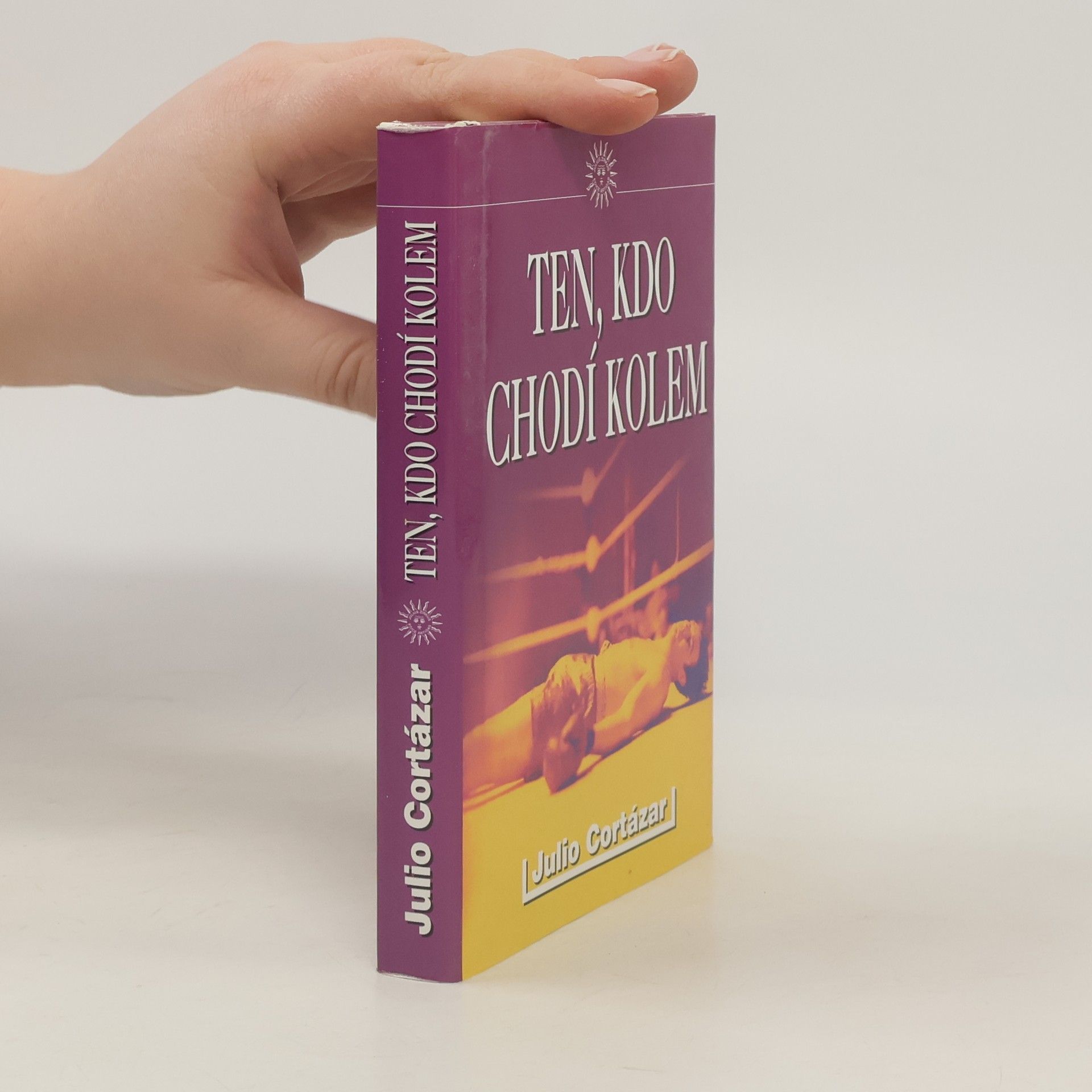 Julio Cortázar Ten, kdo chodí kolem