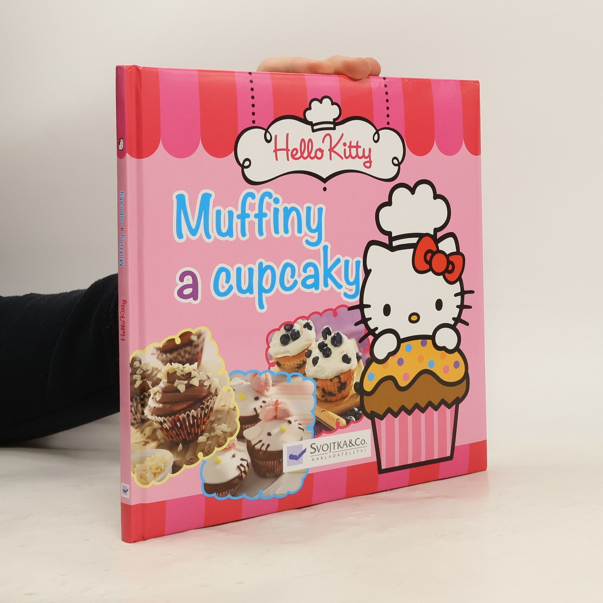 Kolektiv autorů Muffiny a cupcaky. Hello Kitty
