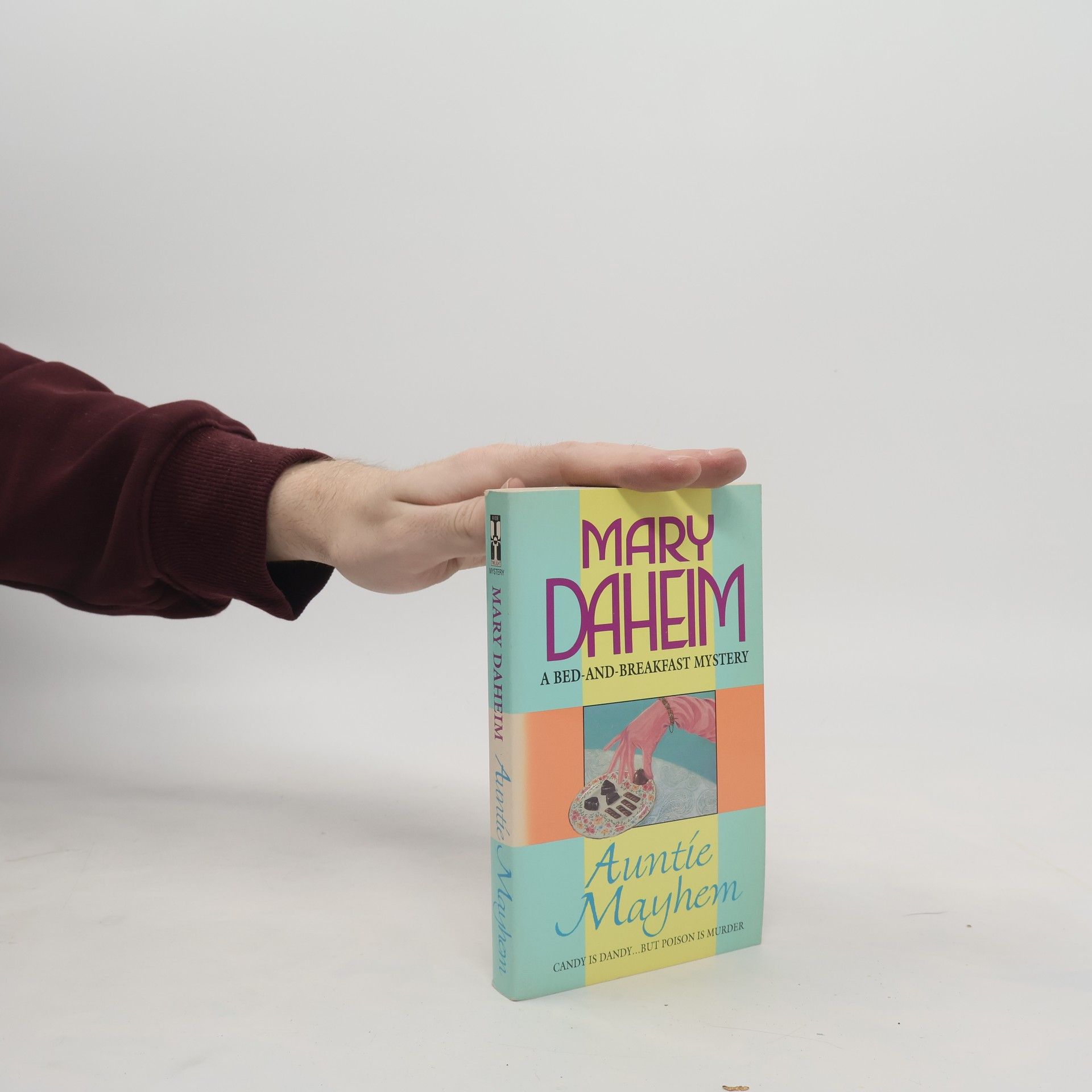 Mary Daheim Auntíe mayhem