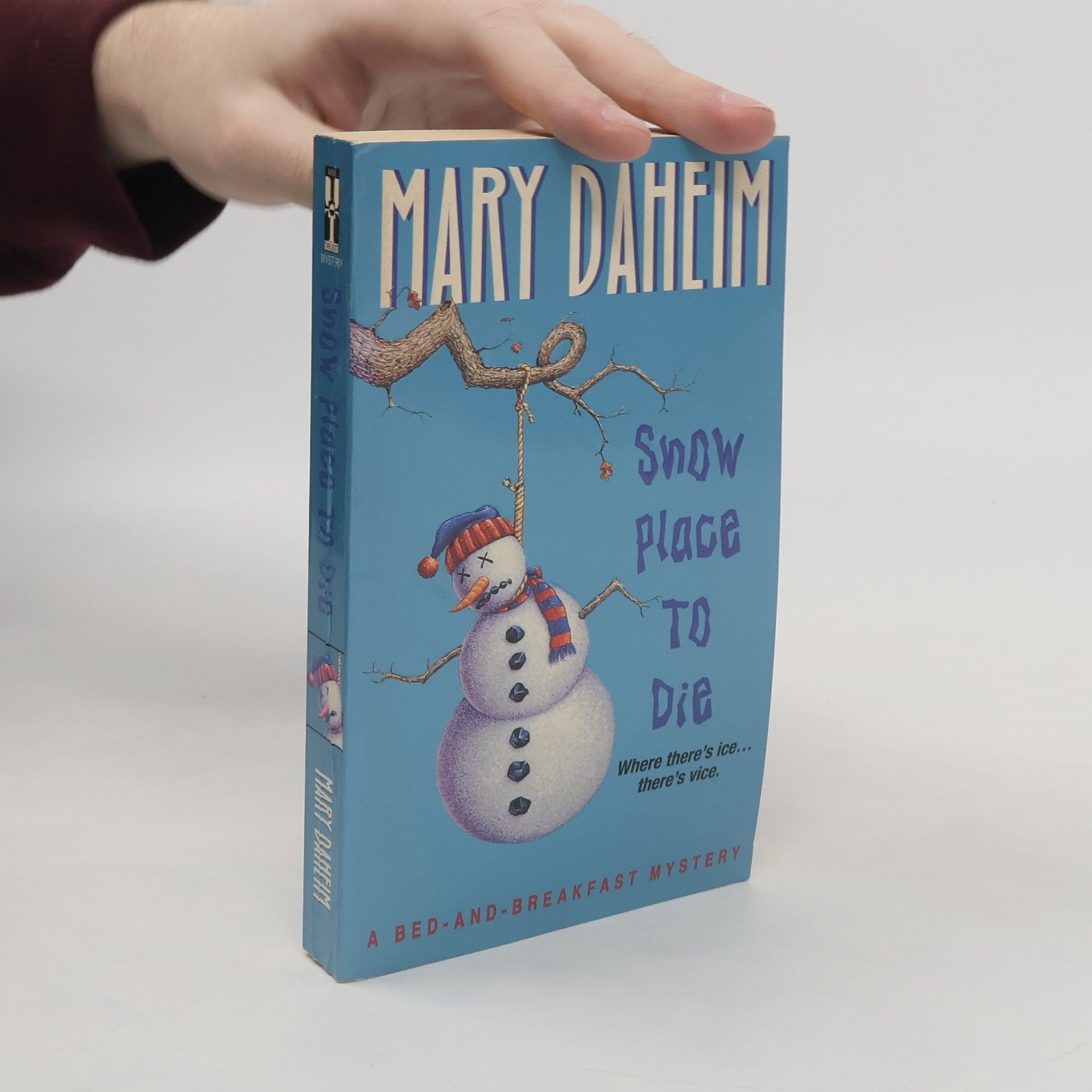 Mary Daheim Bed-and-Breakfast Mysteries: Snow Place to Die