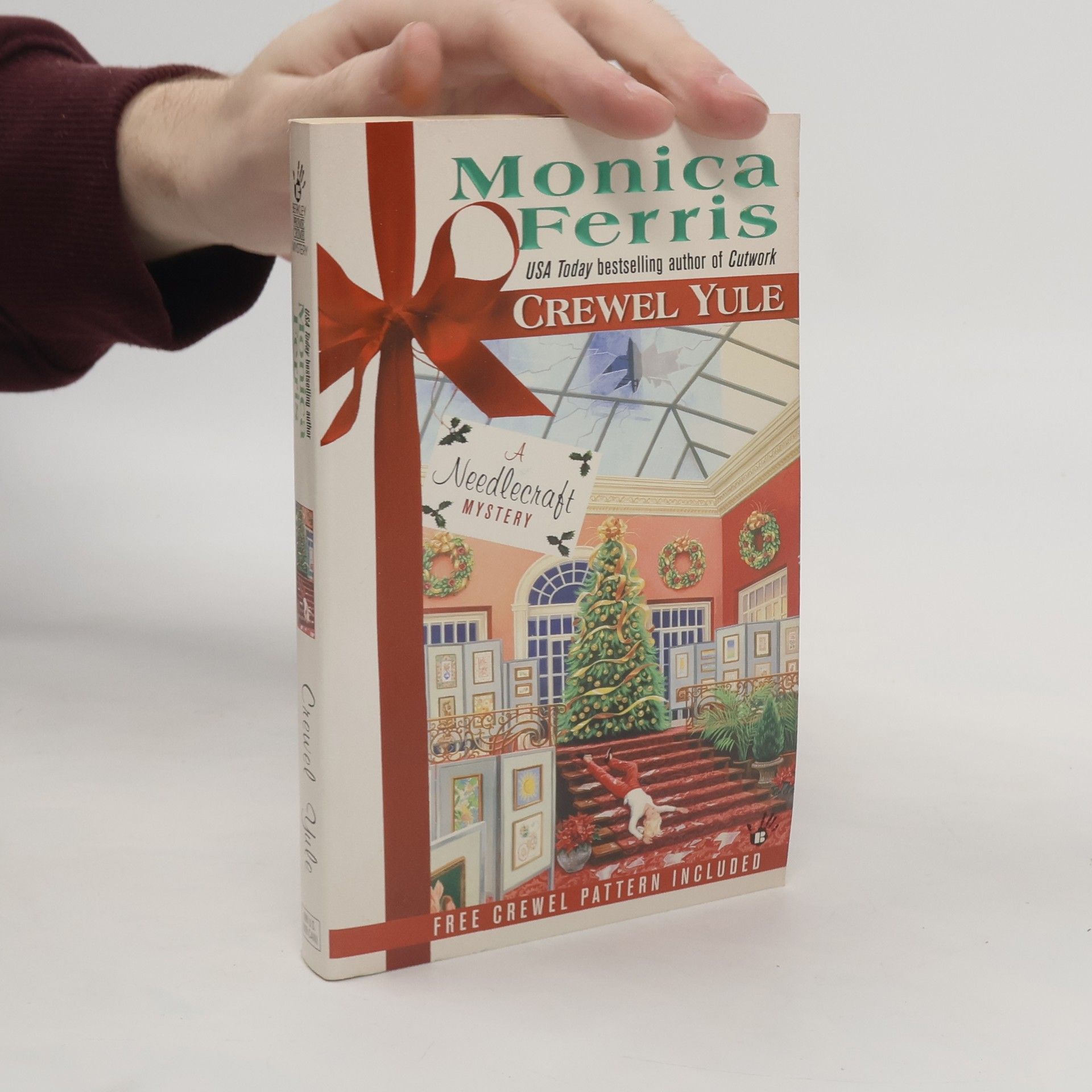 Monica Ferris Needlecraft Mysteries: Crewel Yule