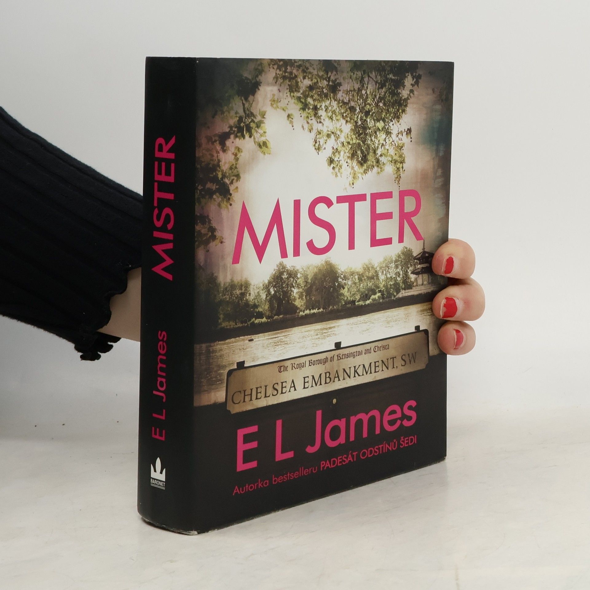 E L James Mister