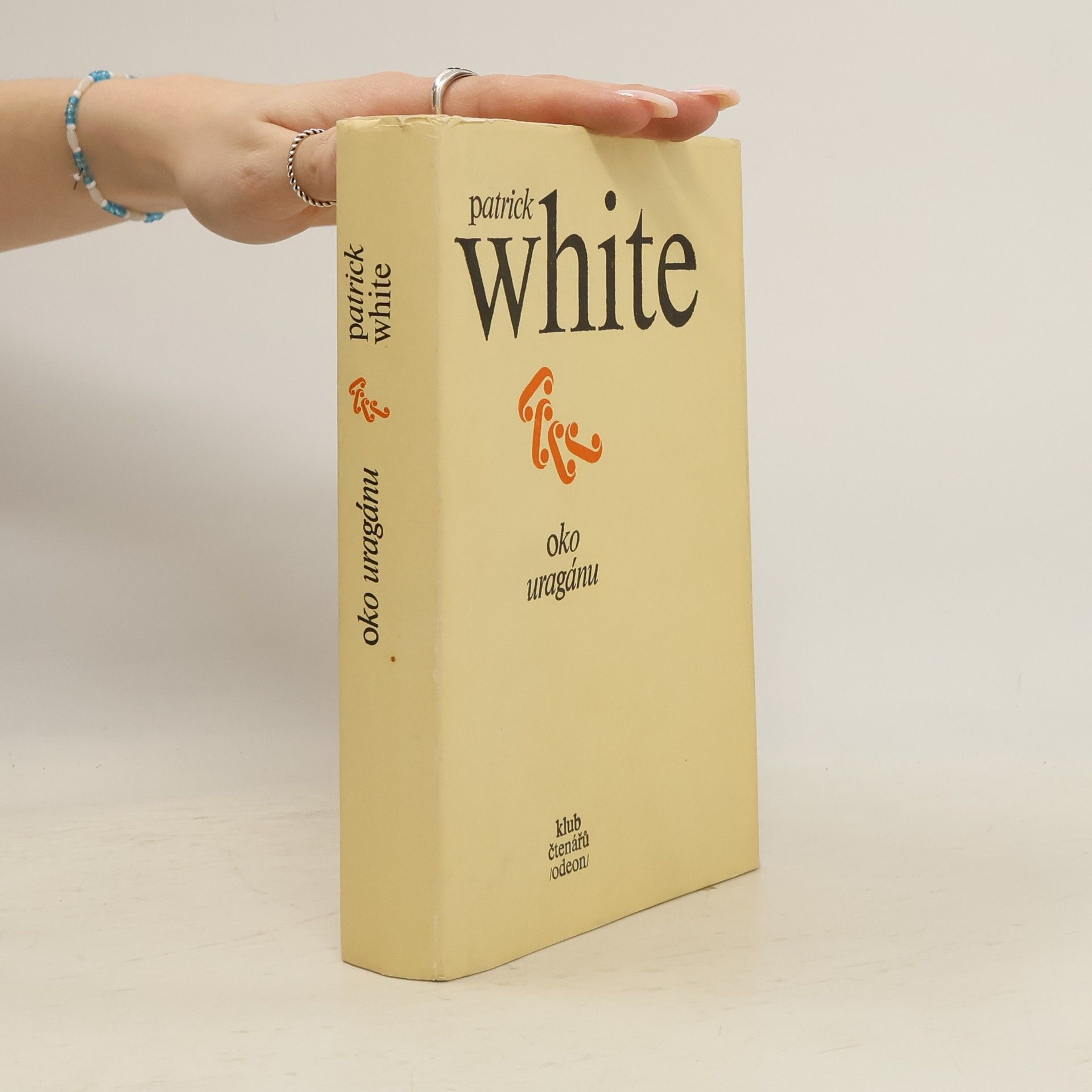 Patrick White Oko uragánu