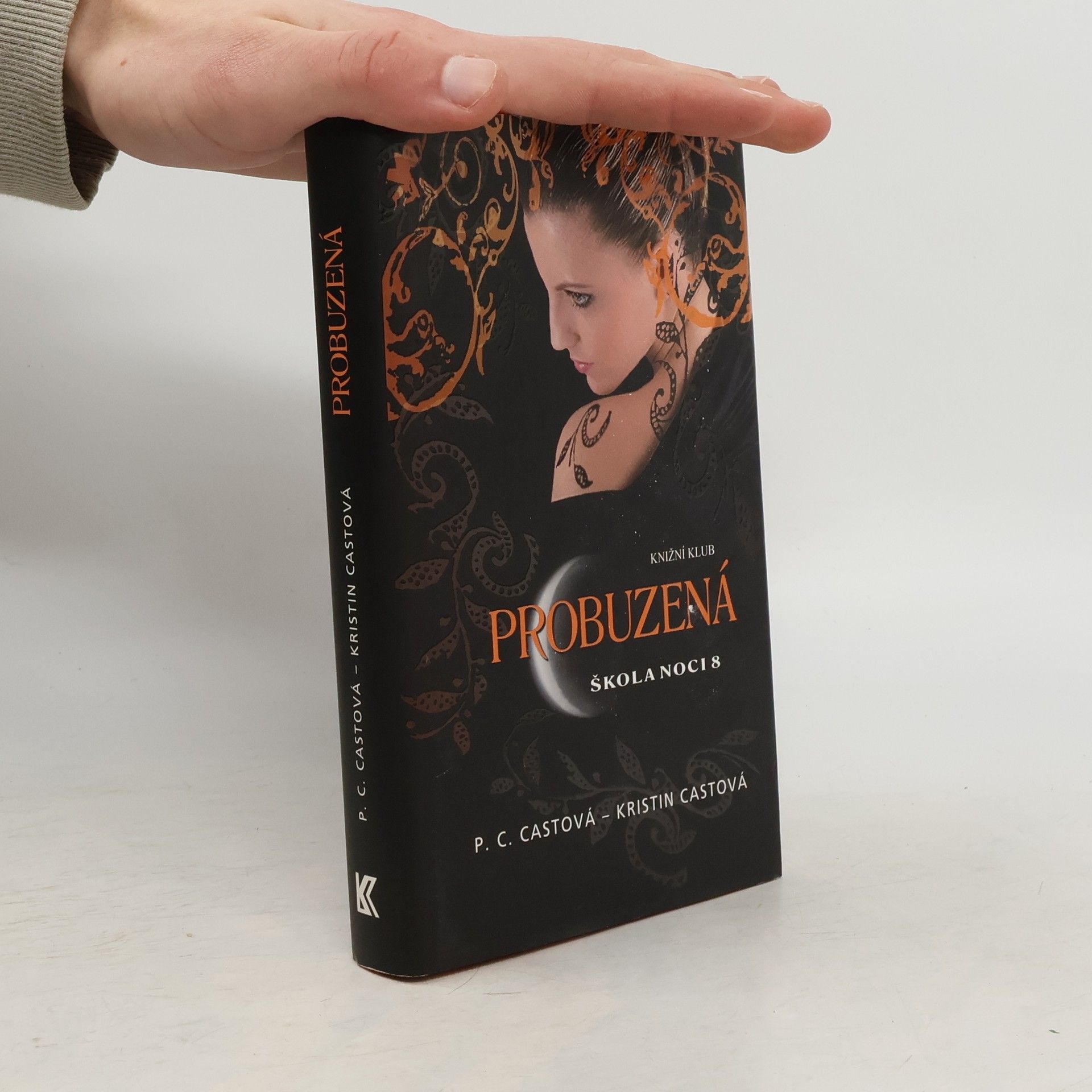 Phyllis Christine Cast Škola noci. 8, Probuzená