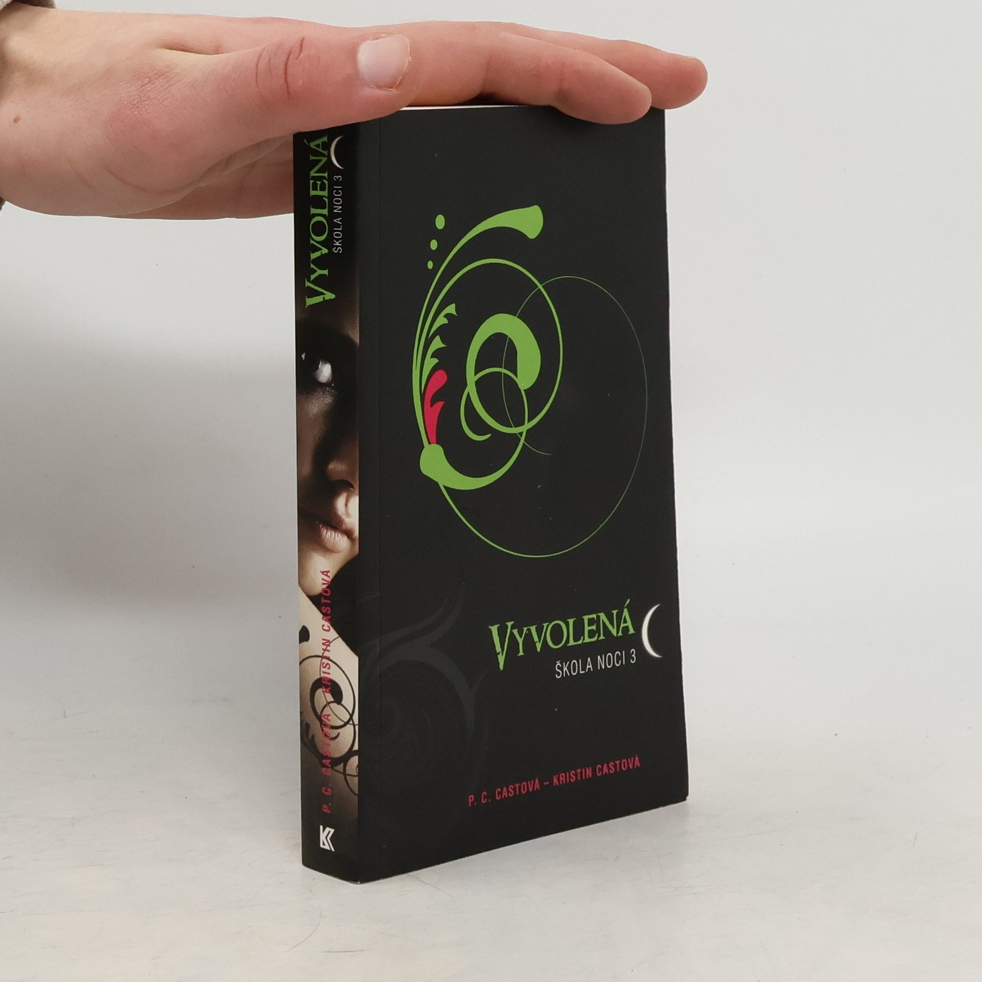 Phyllis Christine Cast Škola noci. 3, Vyvolená