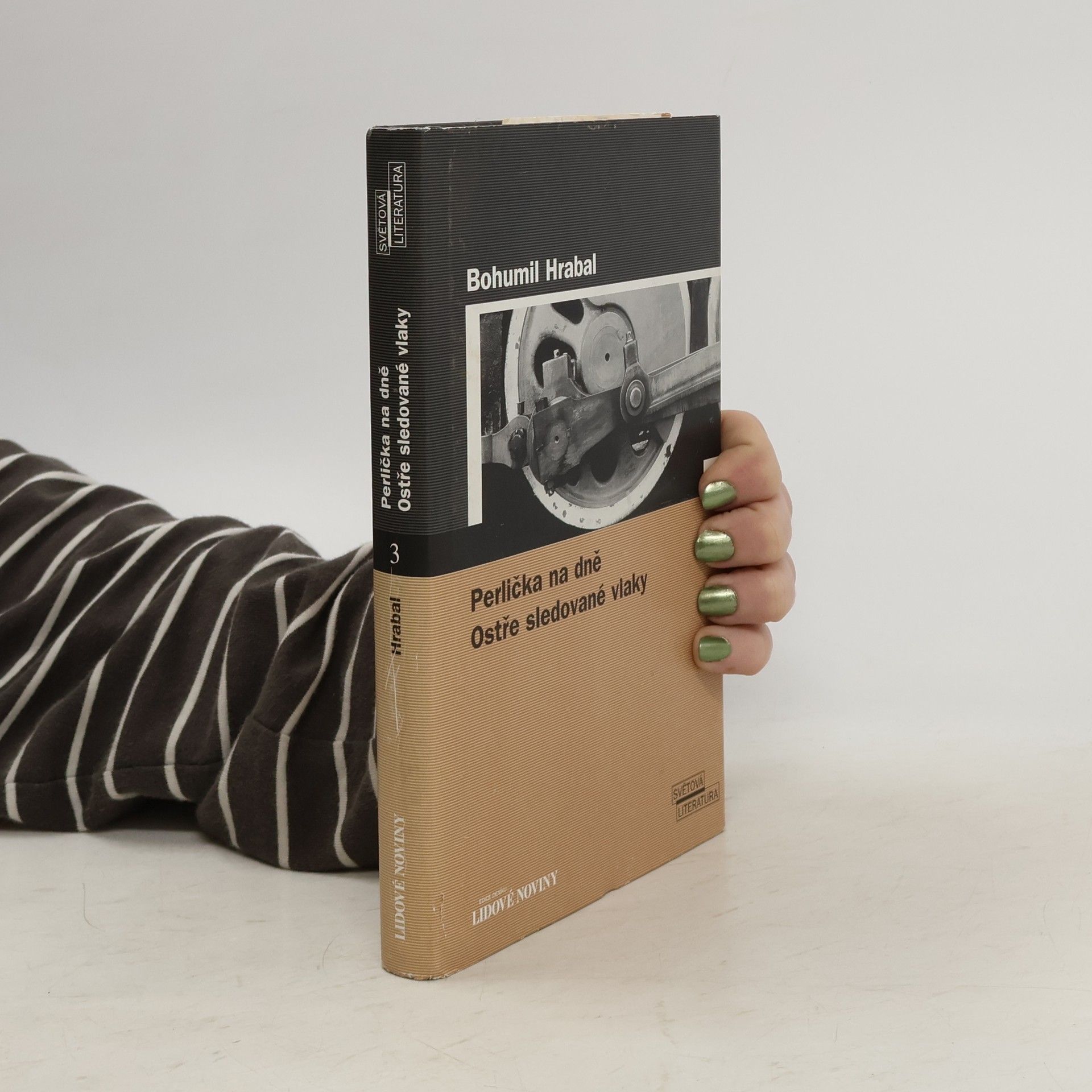 Bohumil Hrabal Perlička na dně. Ostře sledované vlaky.