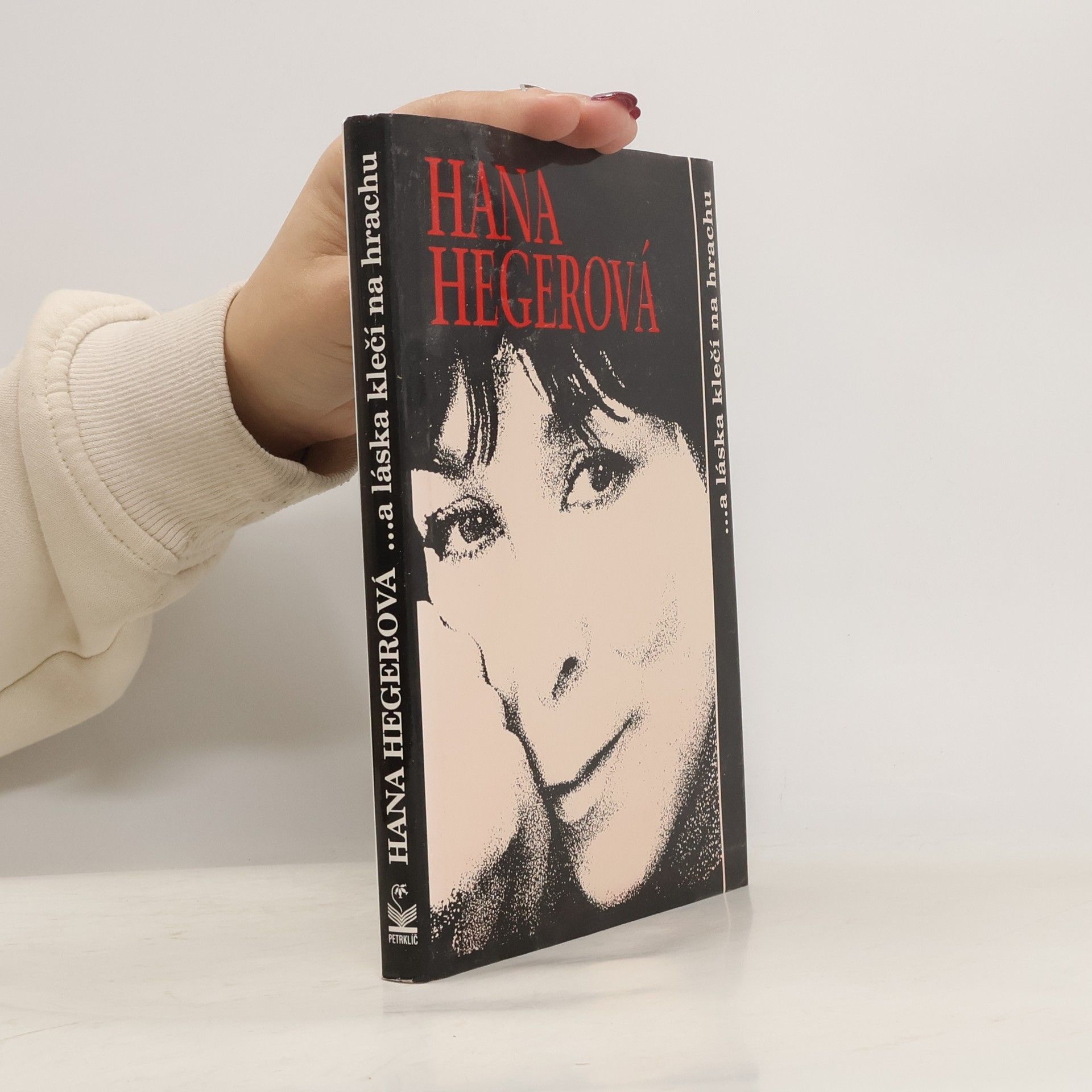 Adam Georgiev Hana Hegerová. A láska klečí na hrachu