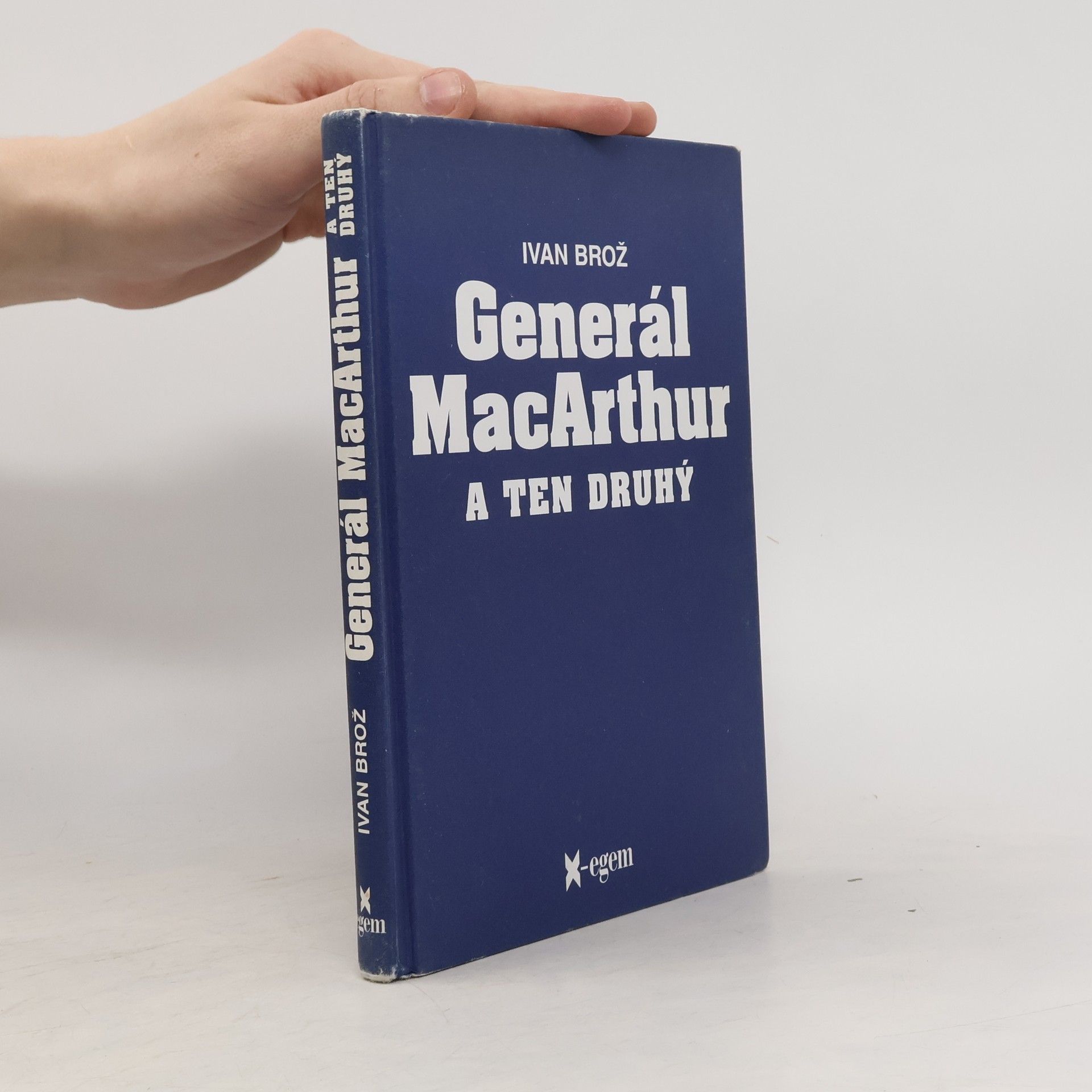 Generál MacArthur a ten druhý