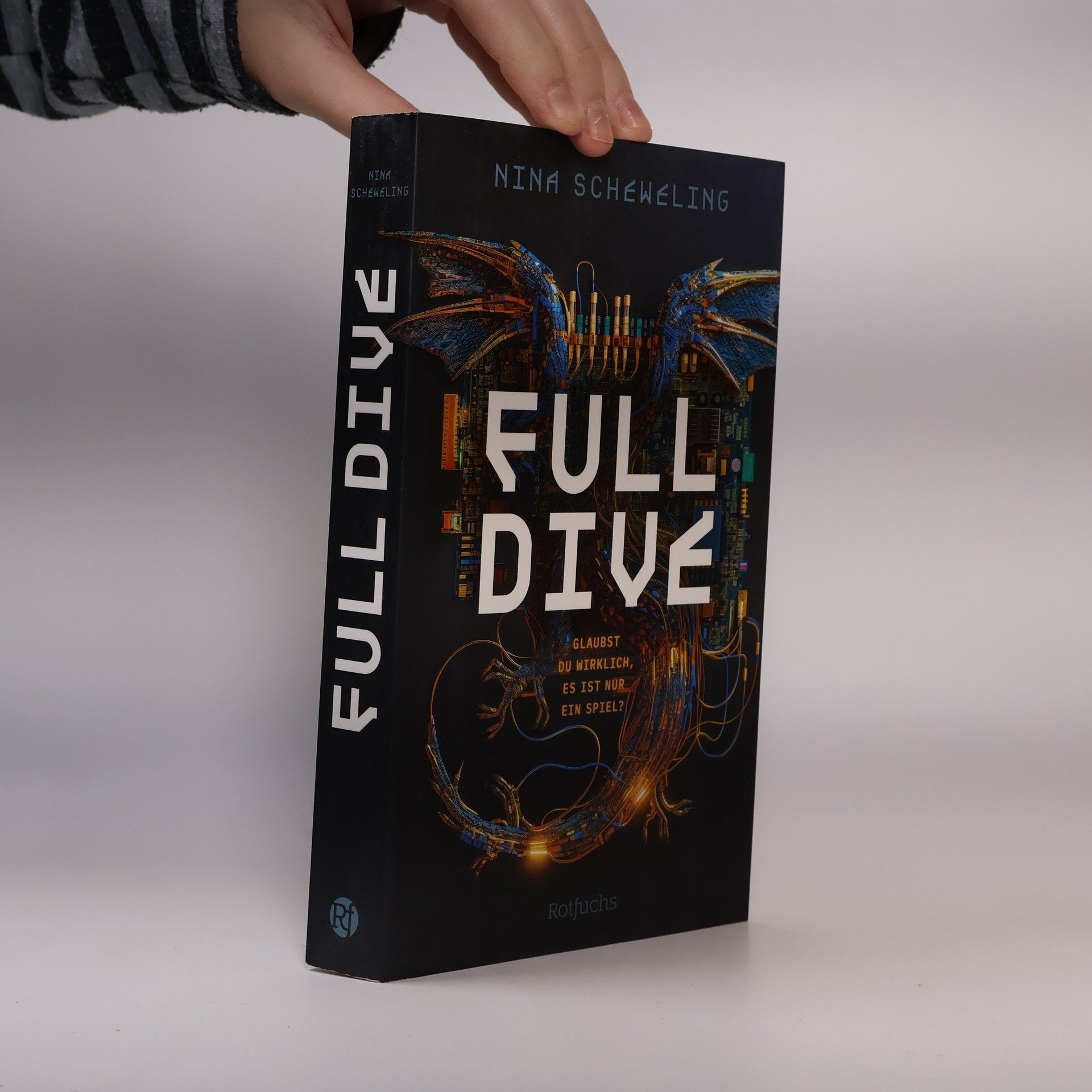 Nina Scheweling Full Dive