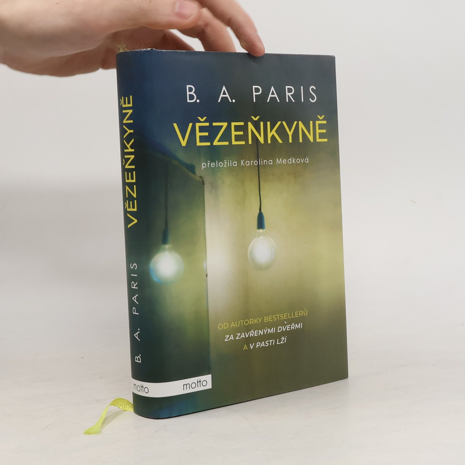 B. A. Paris Vězenkyně