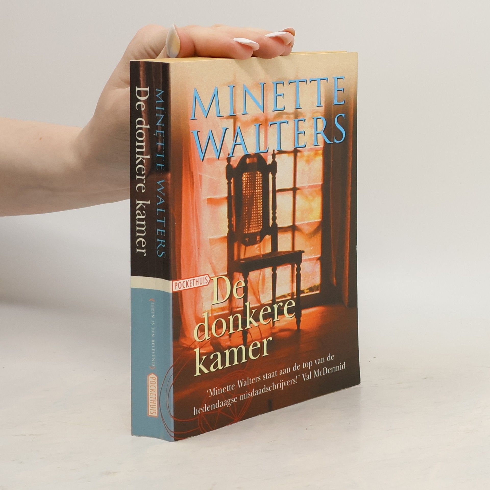 Minette Walter De donkere kamer