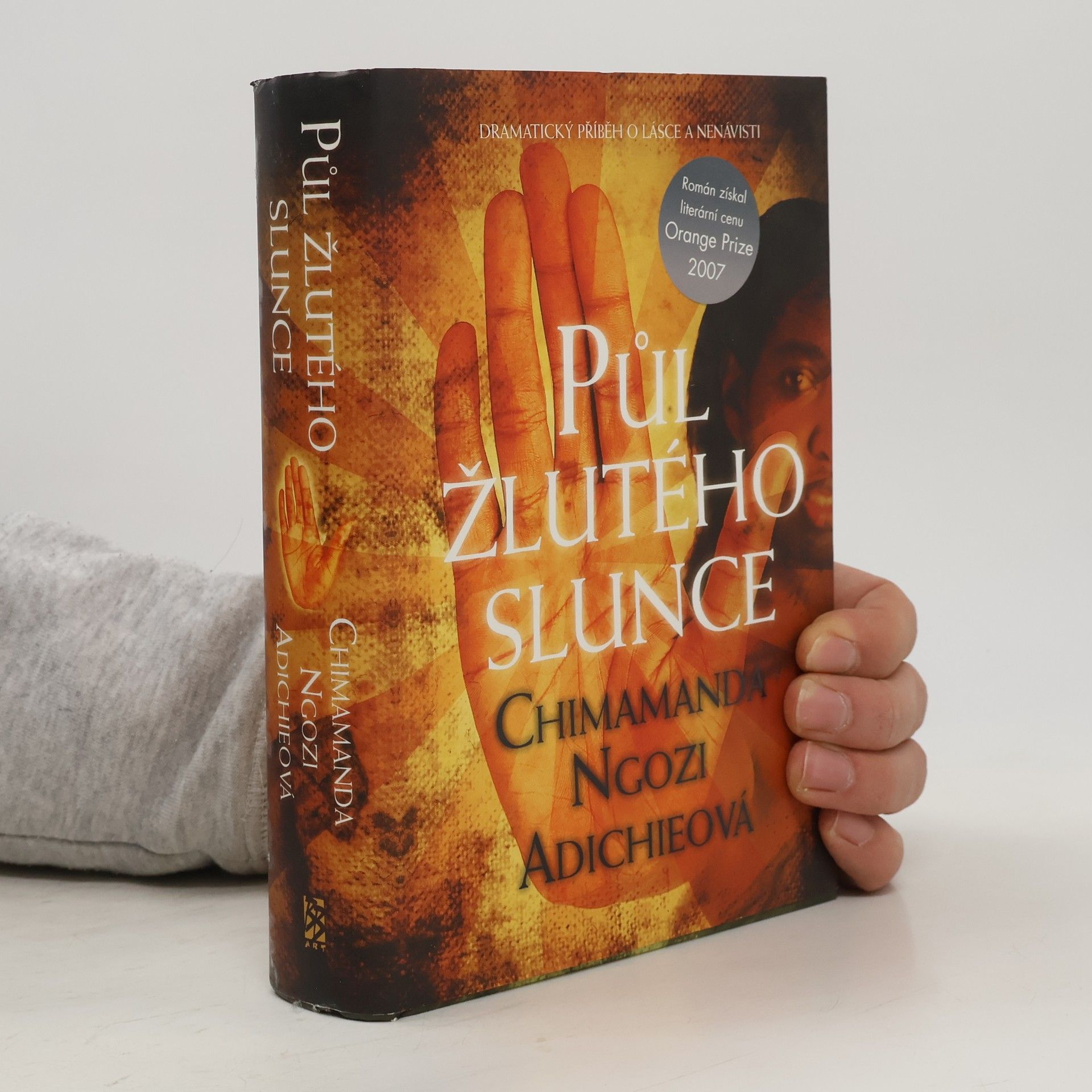 Chi­ma­man­da Ngo­zi Adi­chieová Půl žlutého slunce