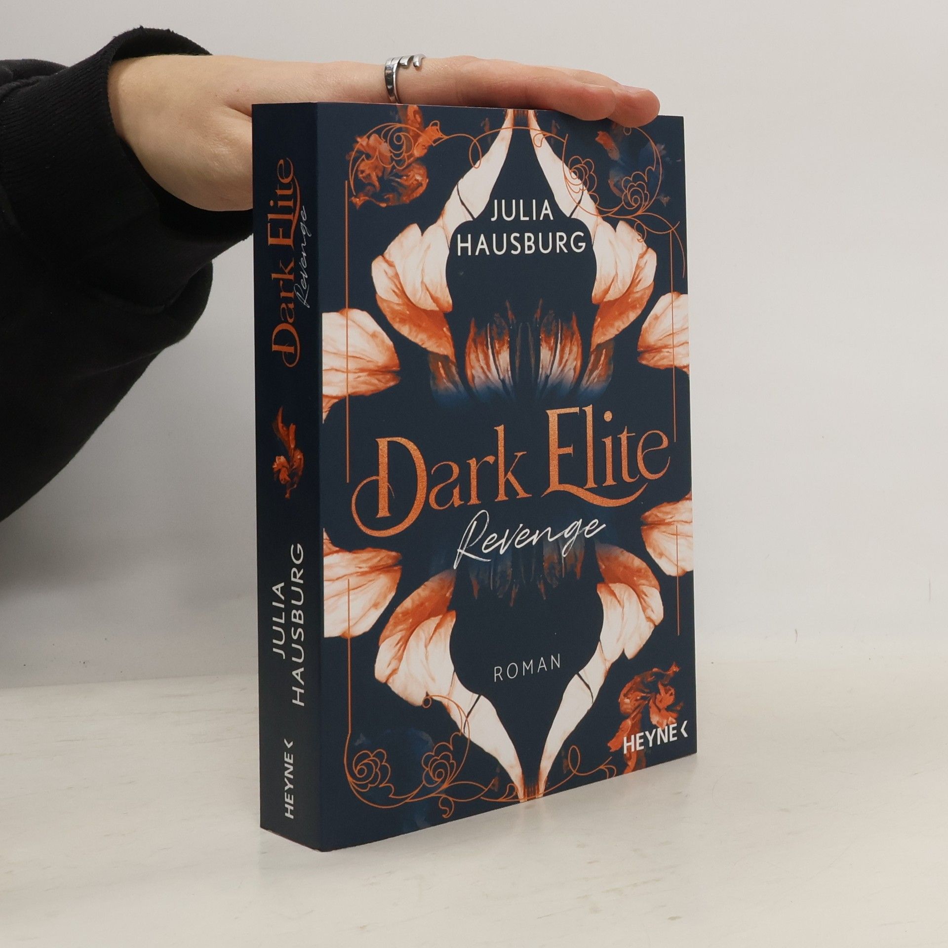 Julia Hausburg Dark Elite – Revenge