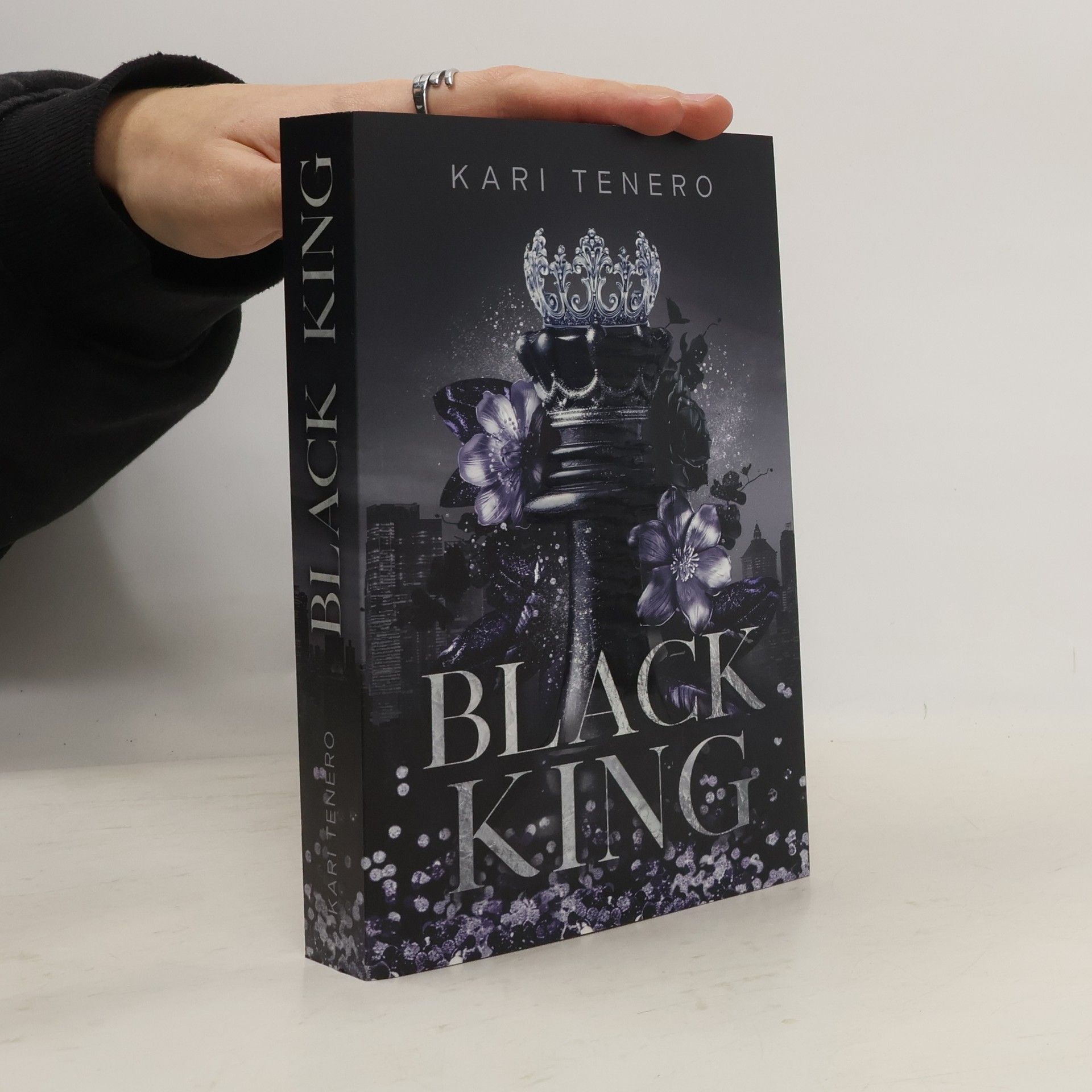 Kari Tenero Black King 3