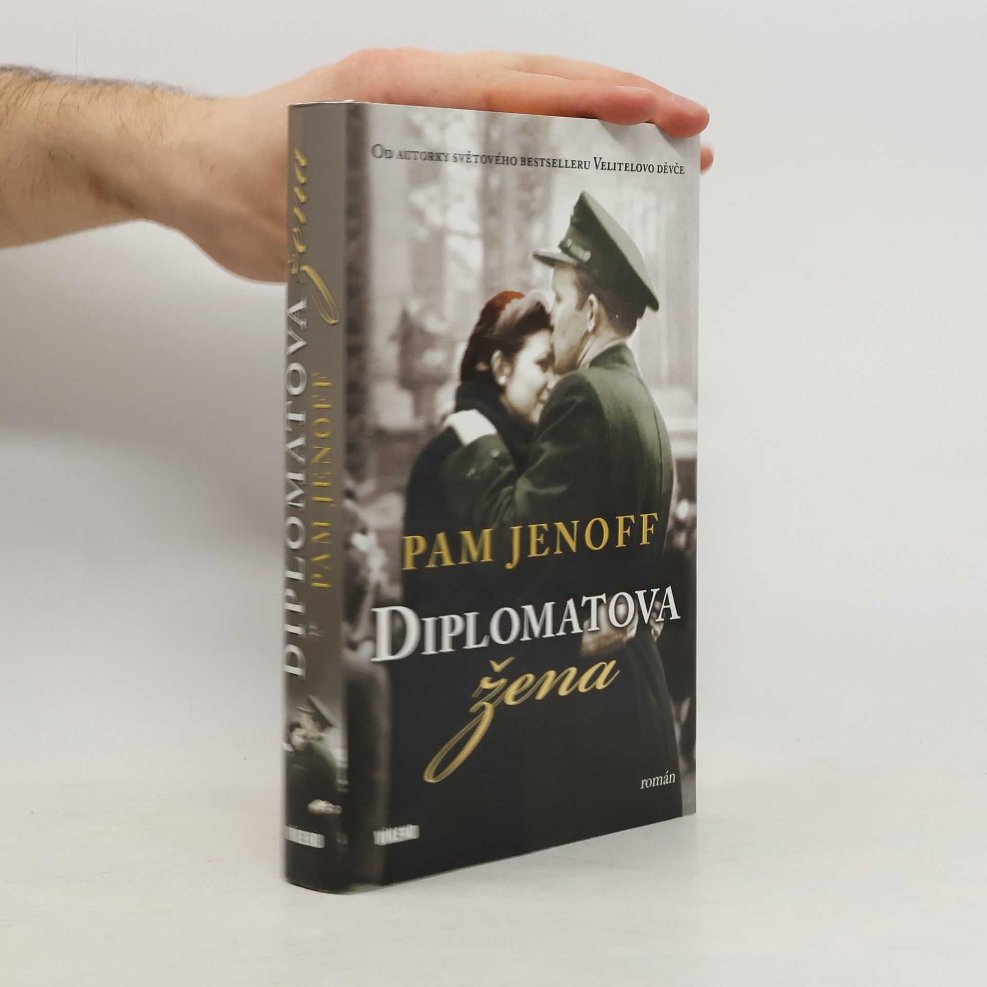 Pam Jenoff Diplomatova žena