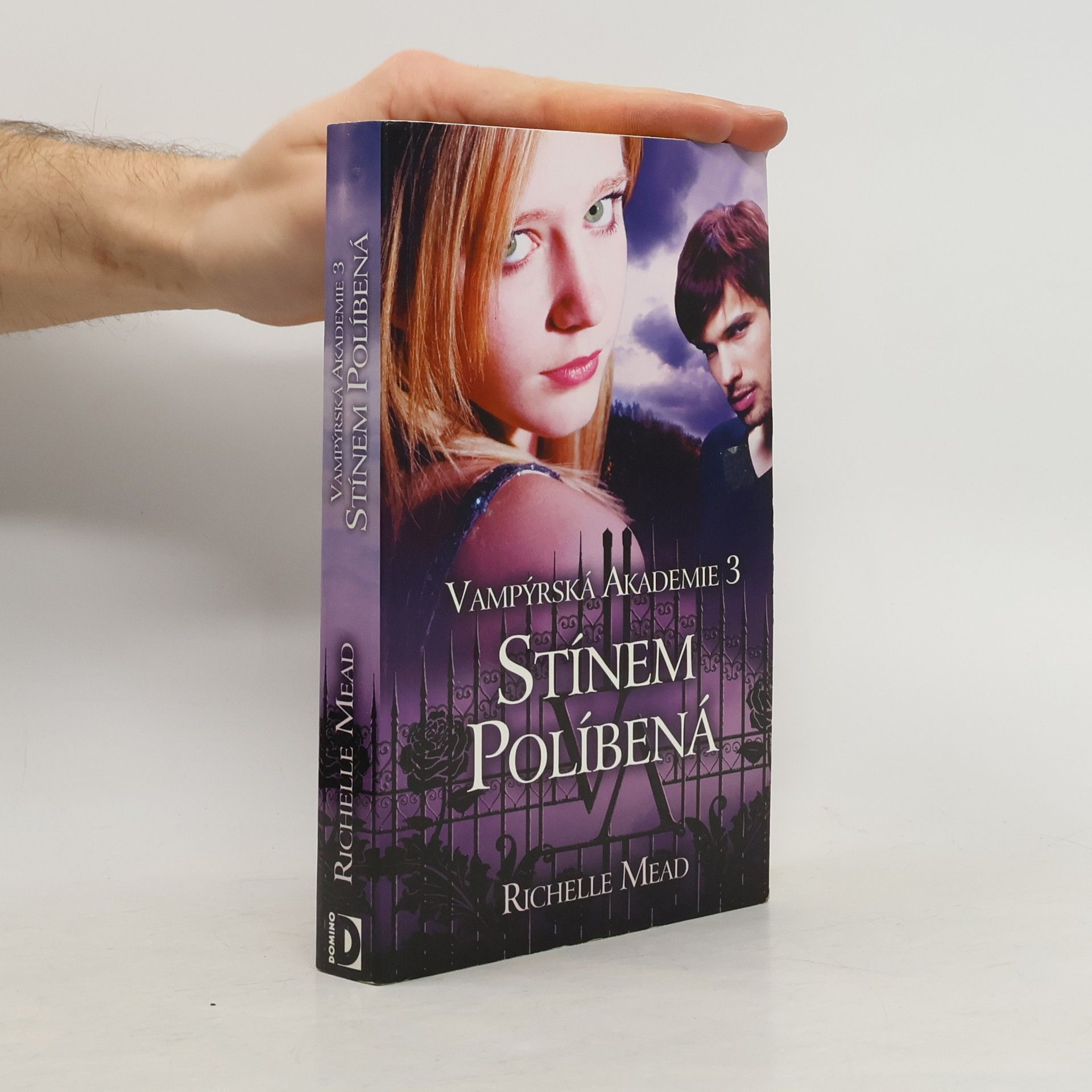 Richelle Mead Vampýrská akademie 3: Stínem políbená.