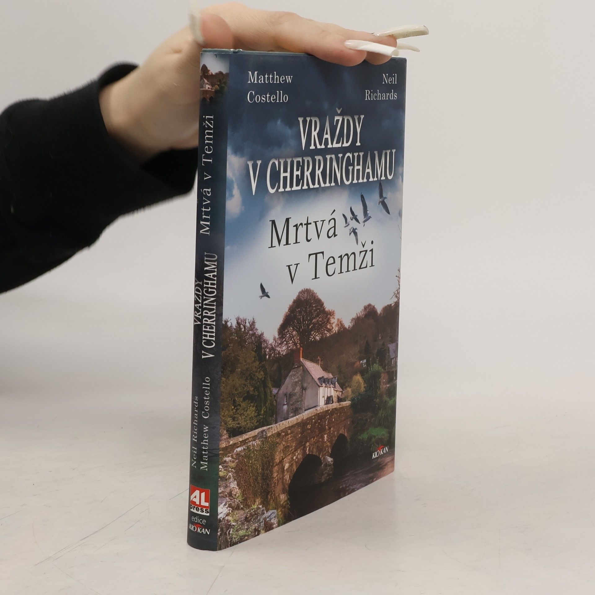 Matthew J. Costello Mrtvá v Temži