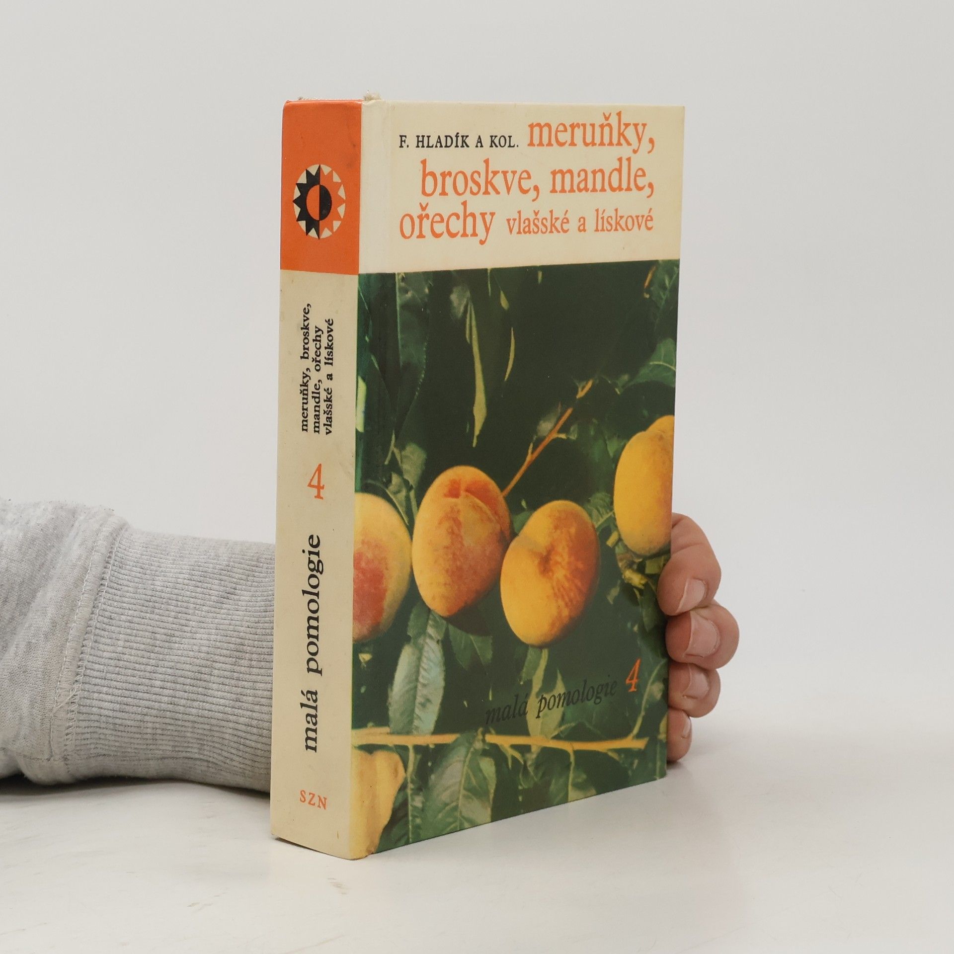 František Hladík Meruňky, broskve, mandle, ořechy vlašské a lískové