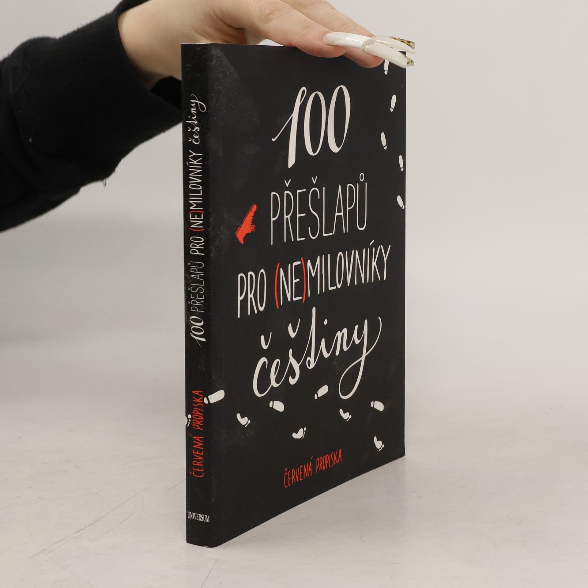 Červená propiska 100 přešlapů pro (ne)milovníky češtiny