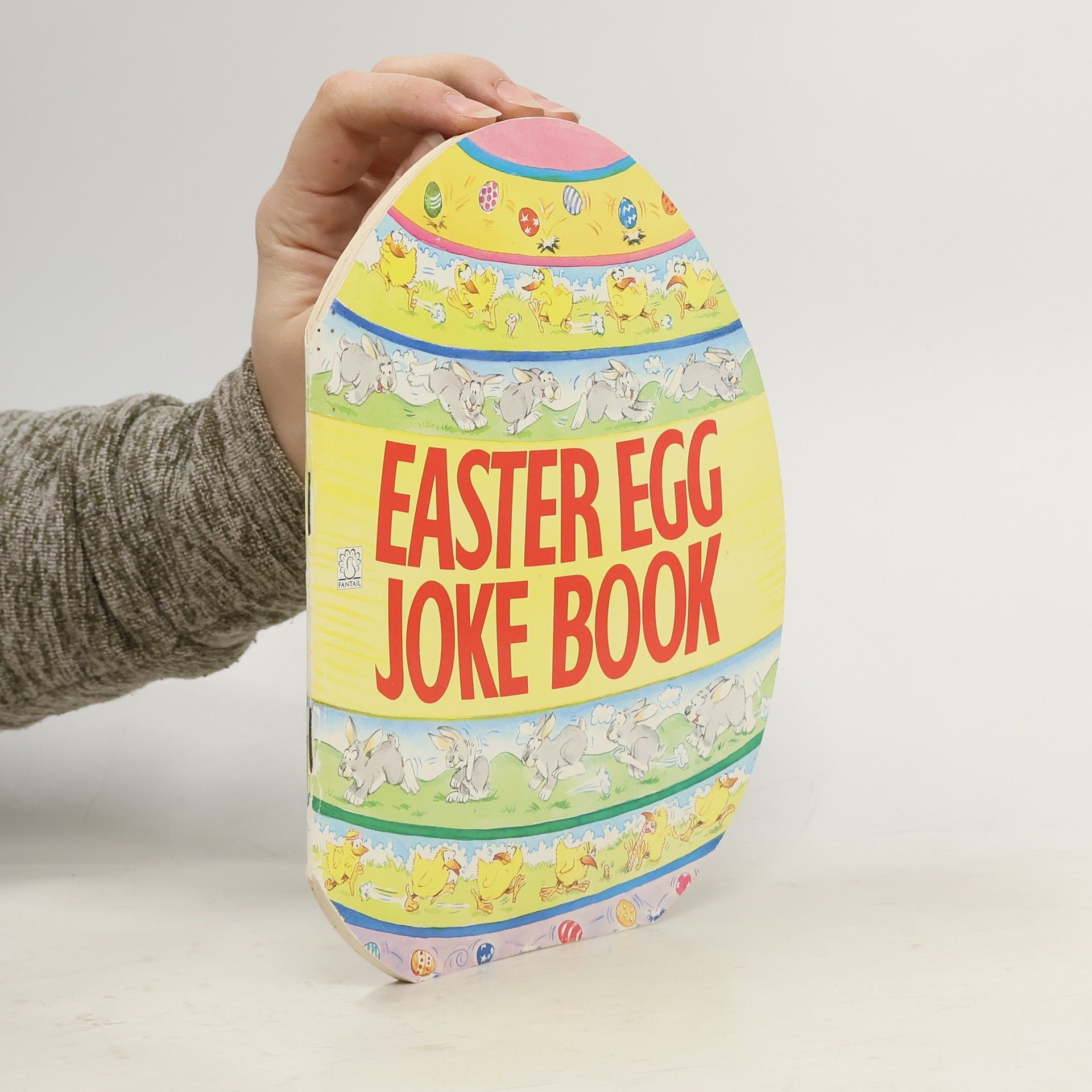 Alison Graham-Bertolini Fantail: The Easter Egg Joke Book