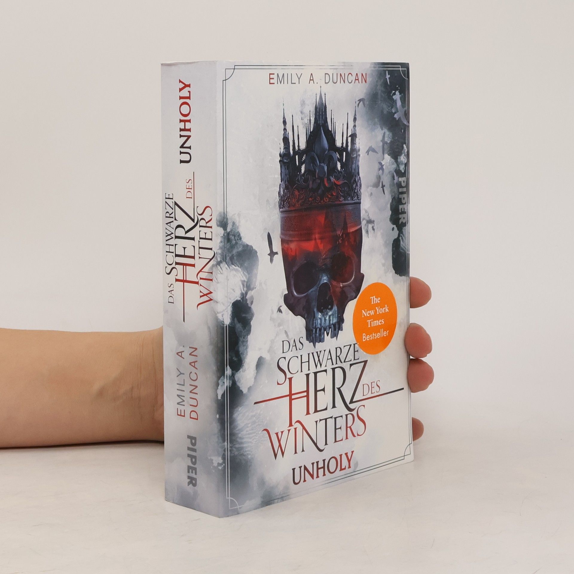 Emily A. Duncan Das schwarze Herz des Winters. Unholy