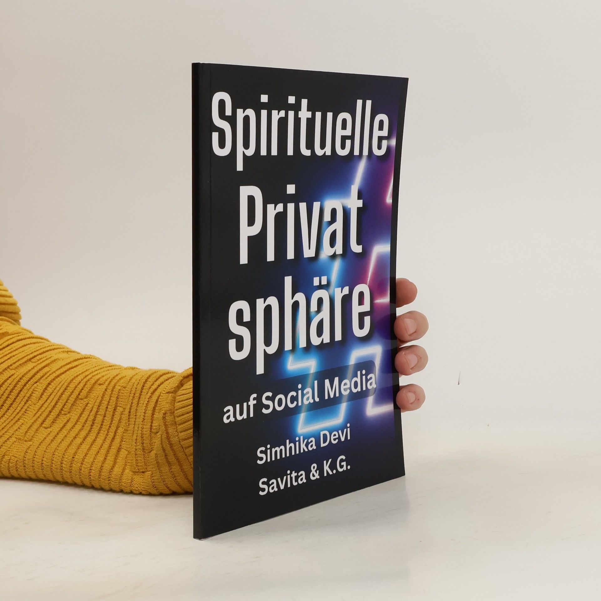 Simhika Devi Spirituelle Privatsphäre: auf Social Media