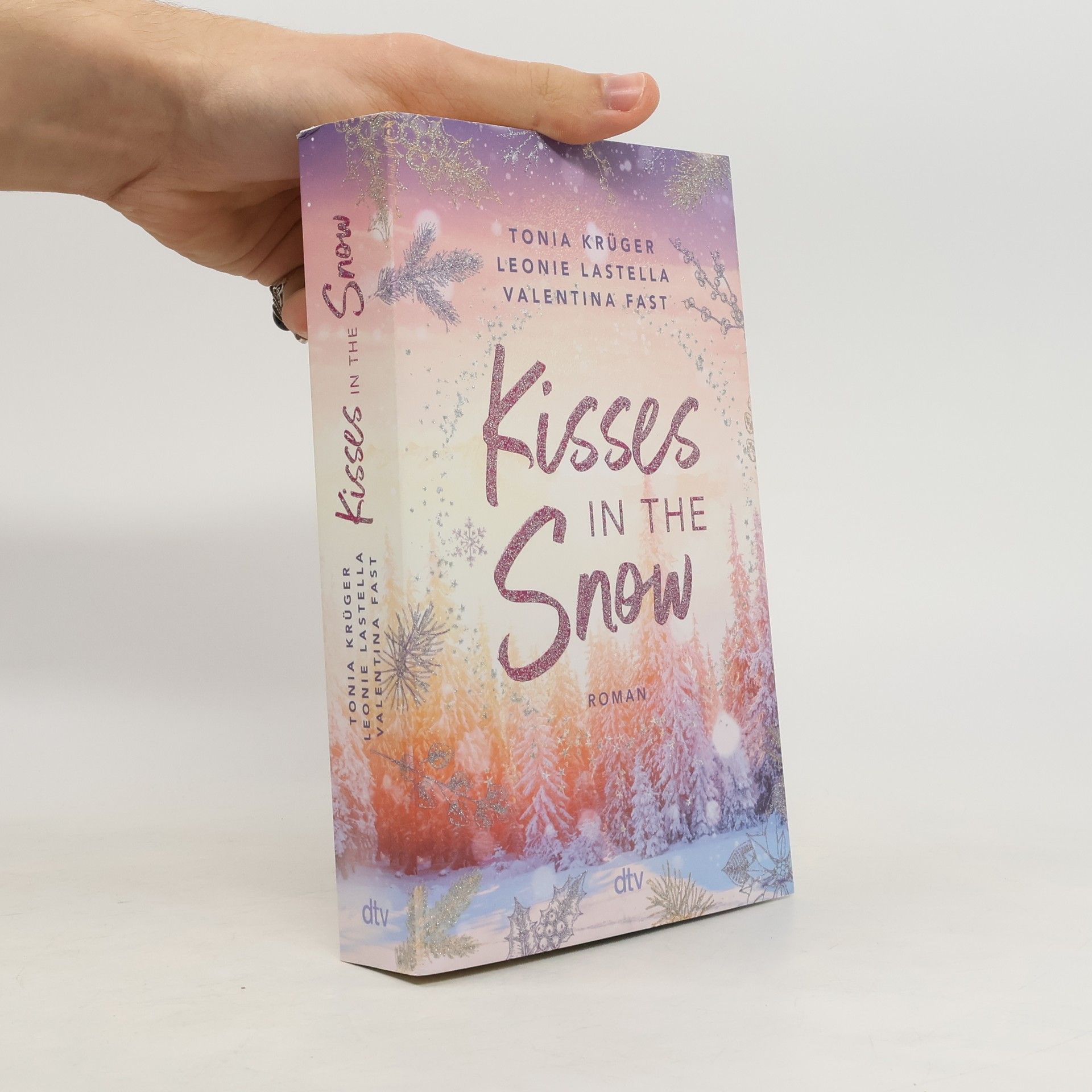 Leonie Lastella Kisses in the Snow