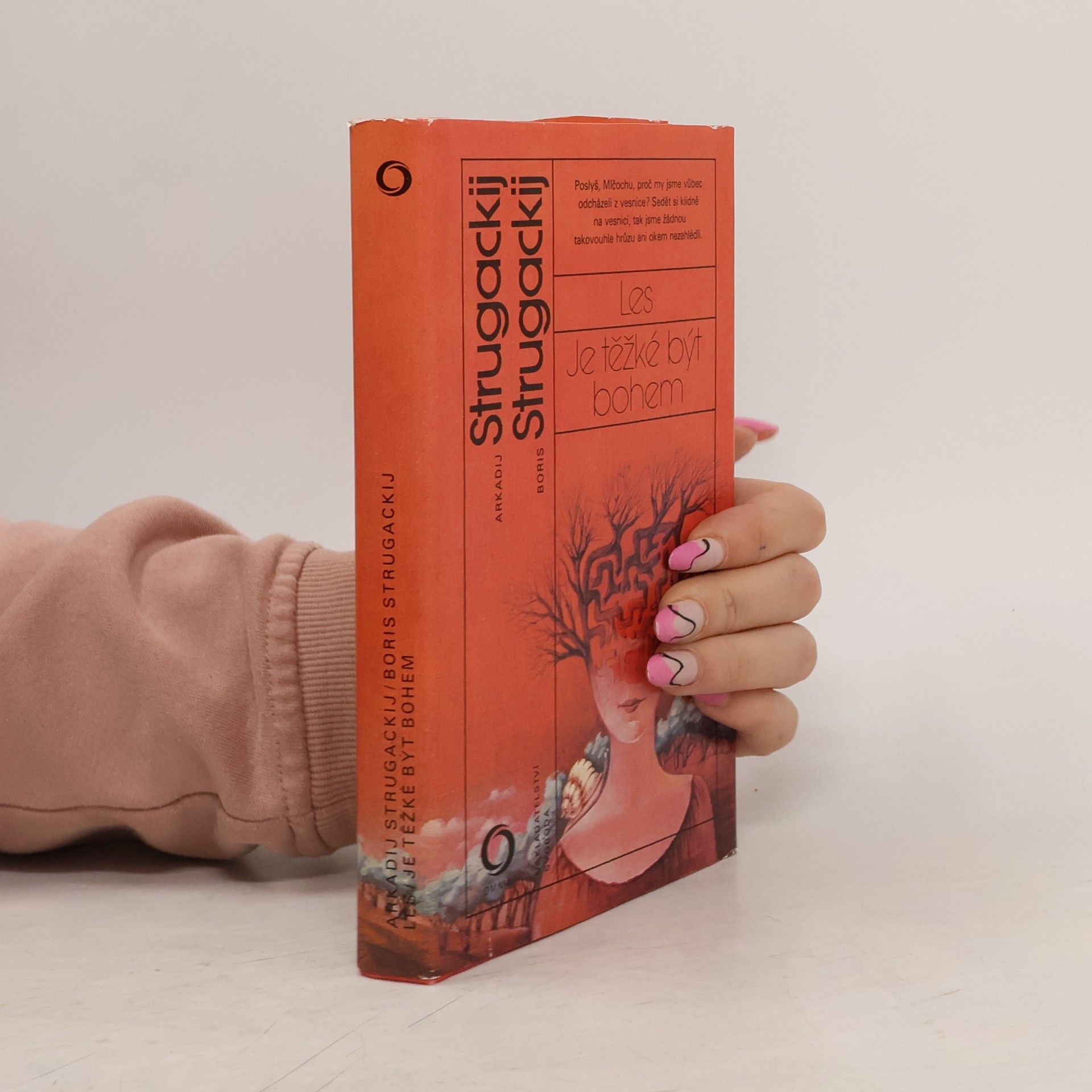 Les. Je těžké být bohem