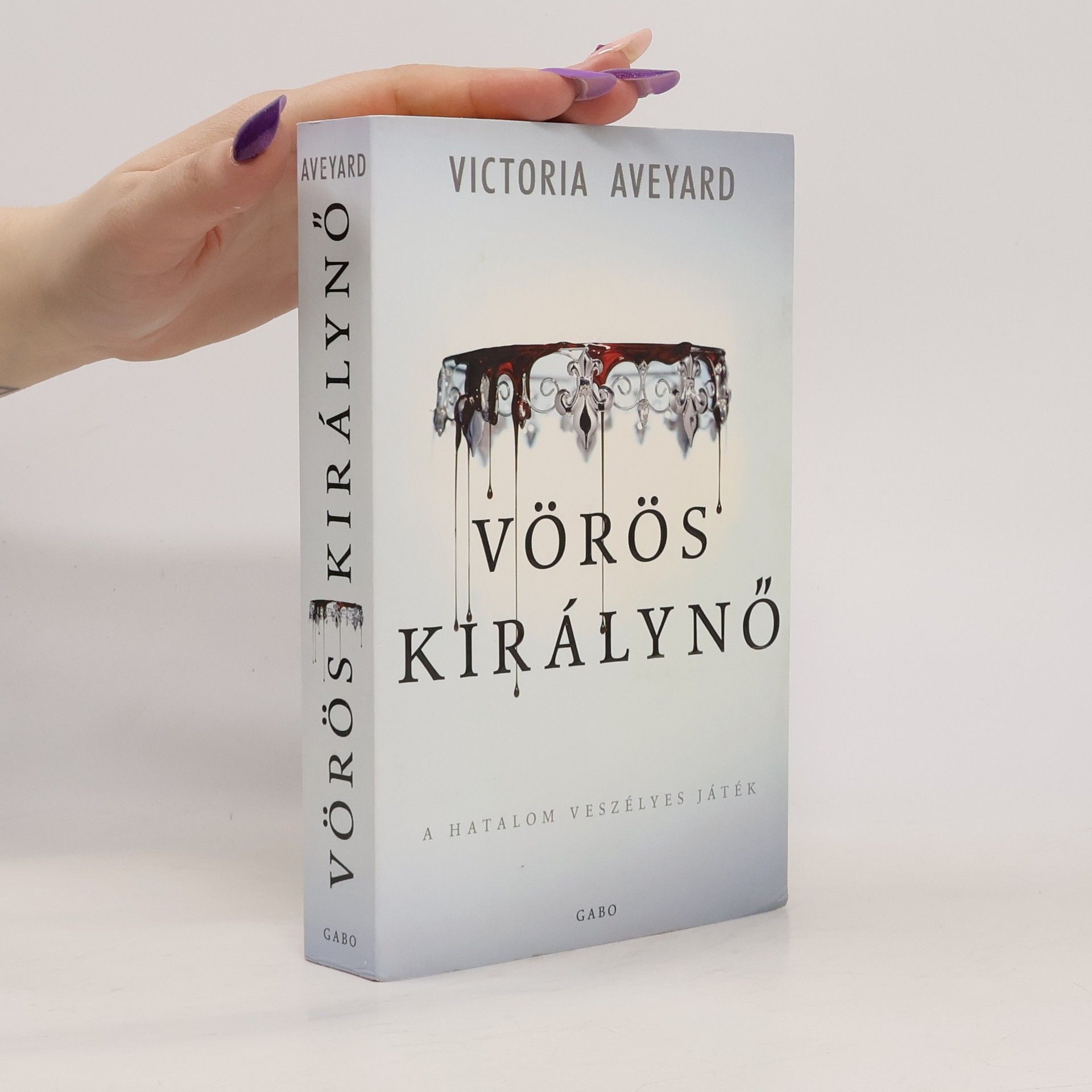Victoria Aveyard Vörös királynő