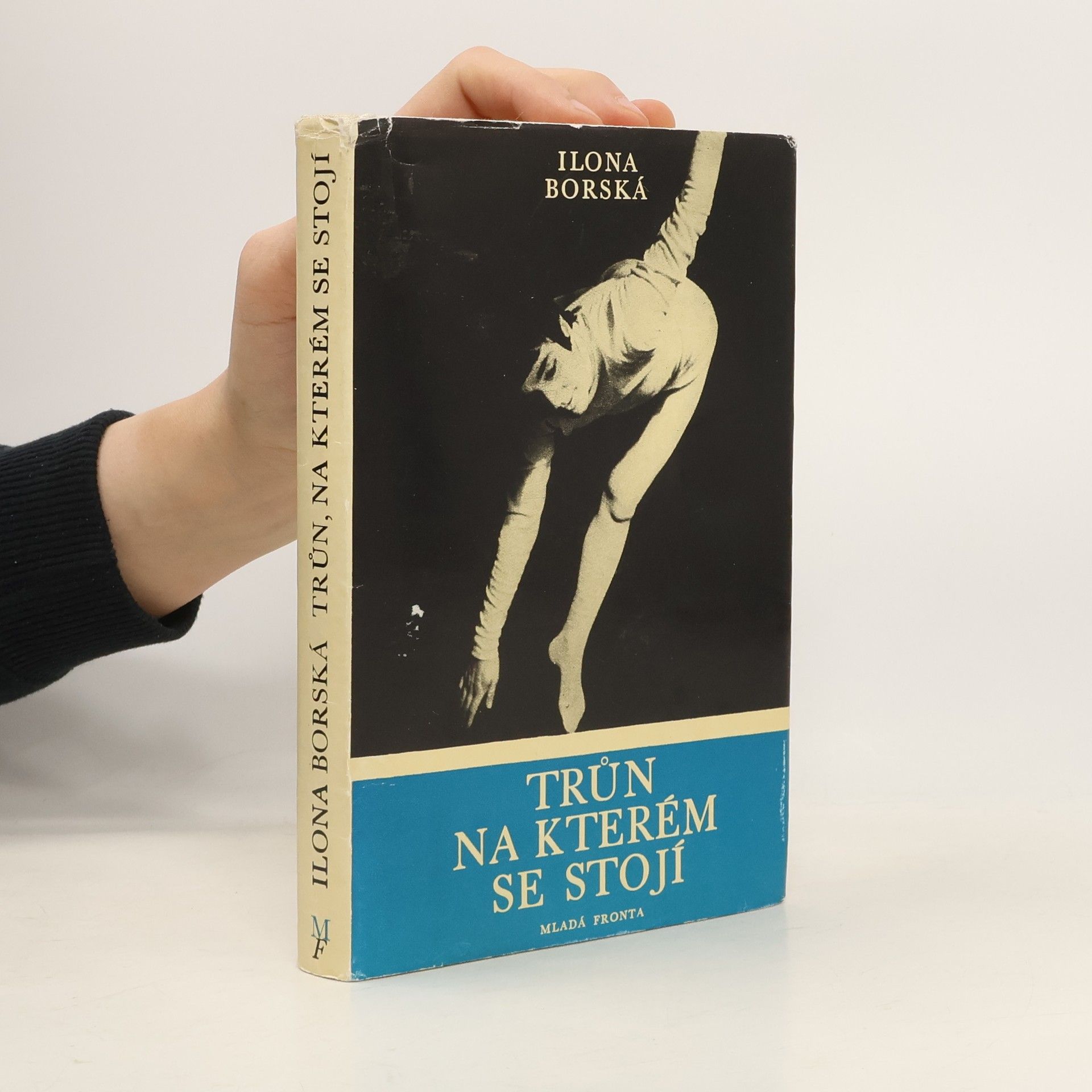 Ilona Borská Trůn, na kterém se stojí