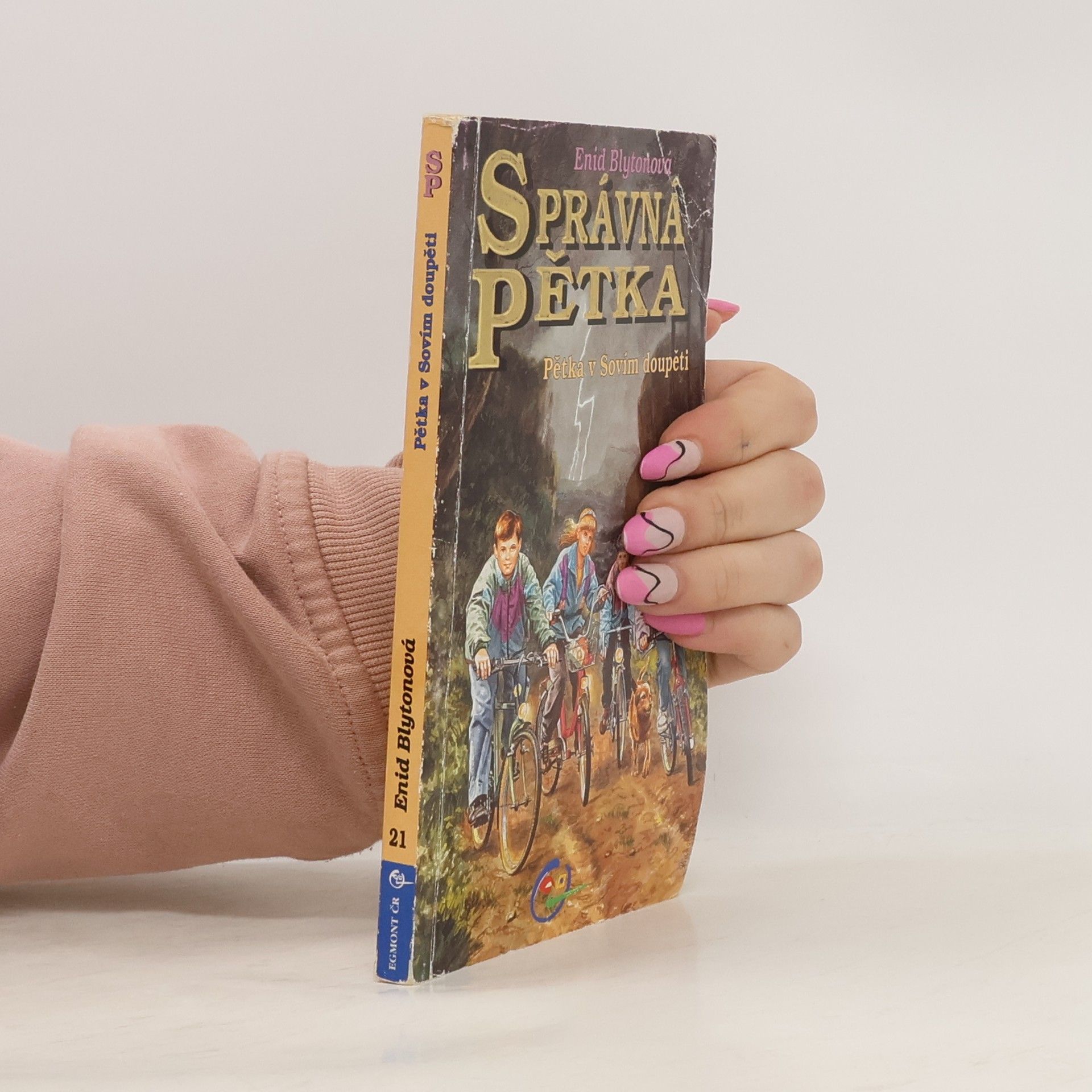Enid Blyton Správná pětka. Pětka v Sovím doupěti