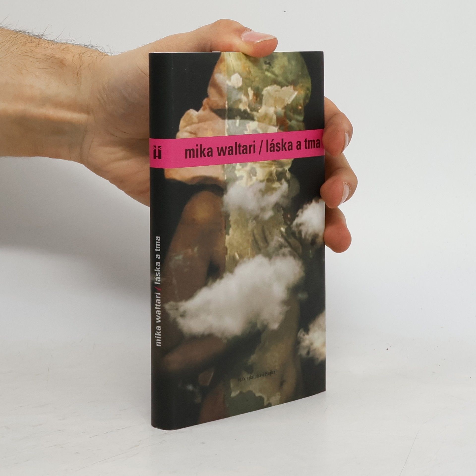 Mika Waltari Láska a tma