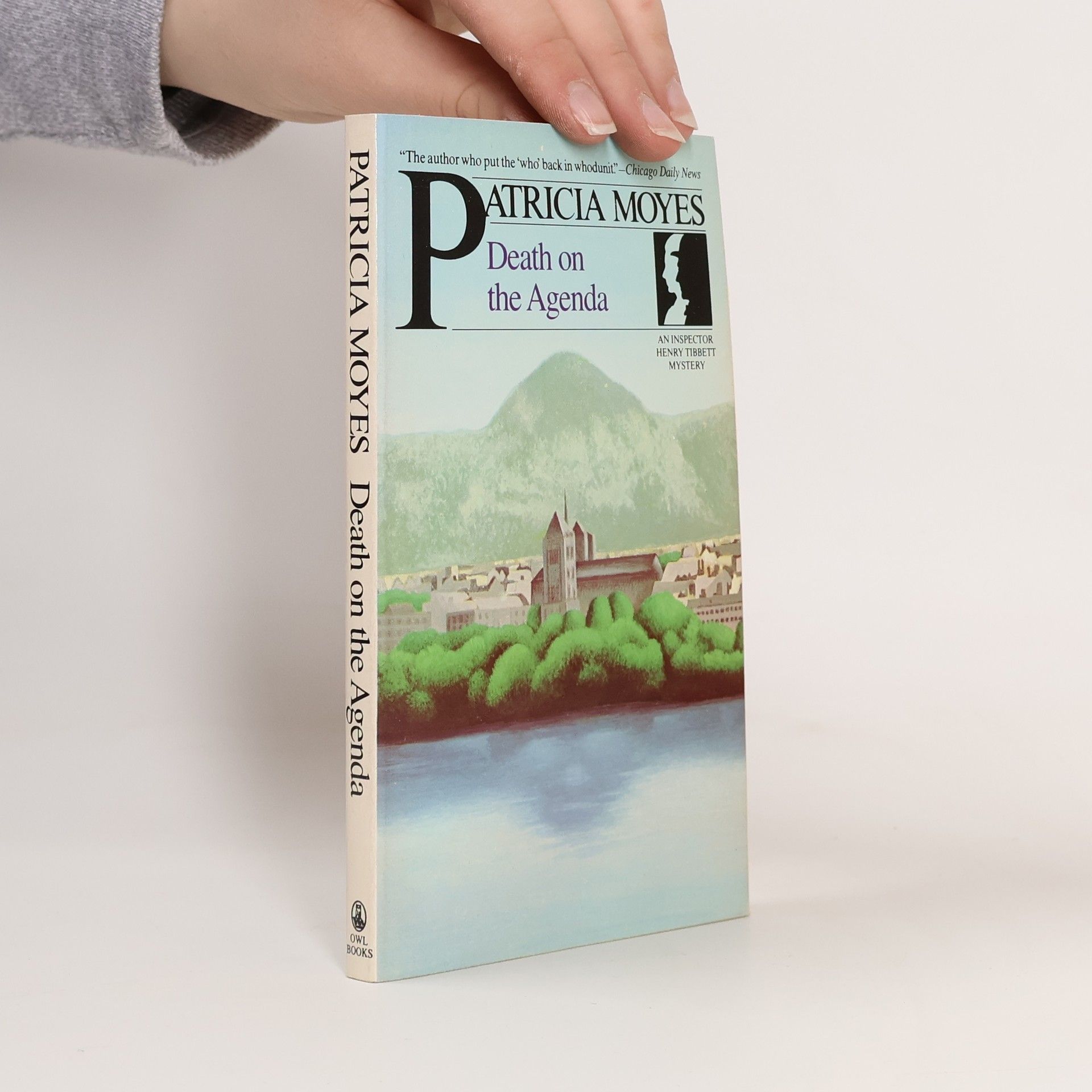 Patricia Moyes Death on the Agenda