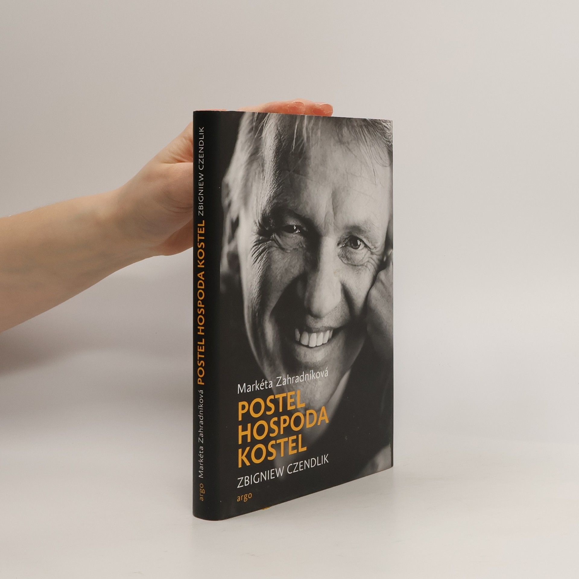 Zbigniew Czendlik Postel, hospoda, kostel