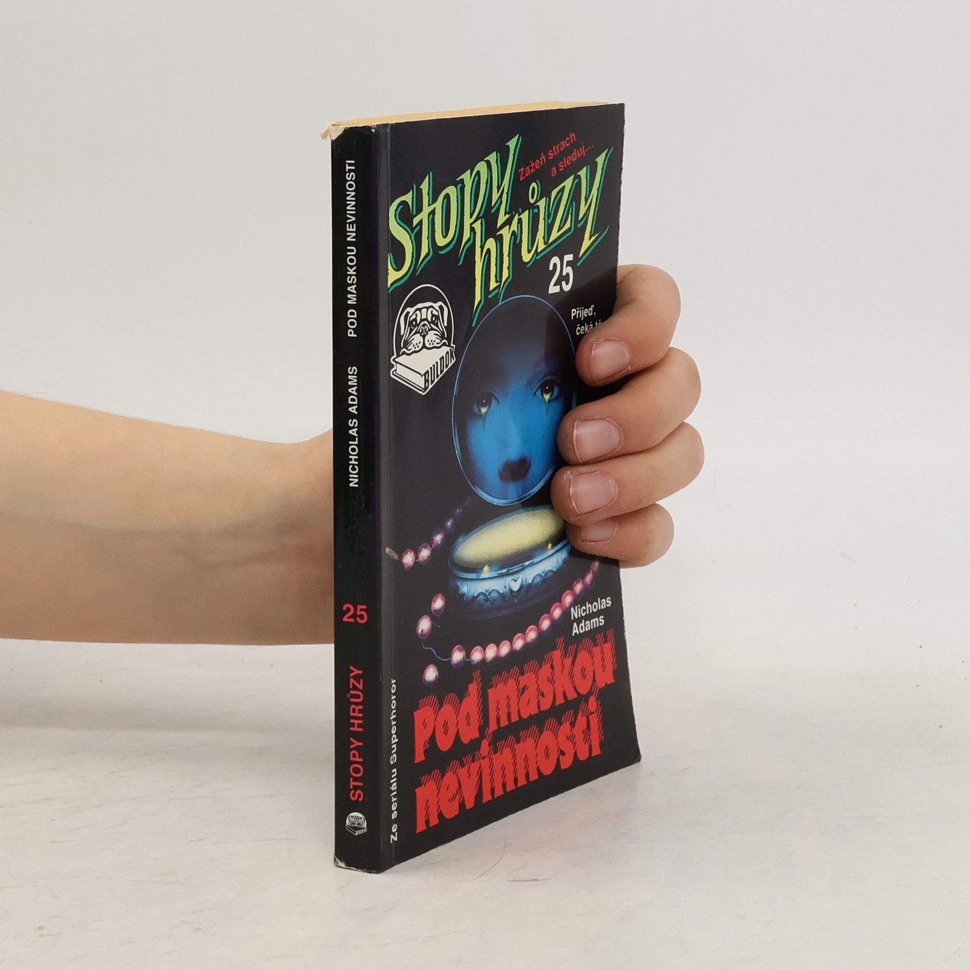 James D. MacDonald Stopy hrůzy 25. Pod maskou nevinnosti