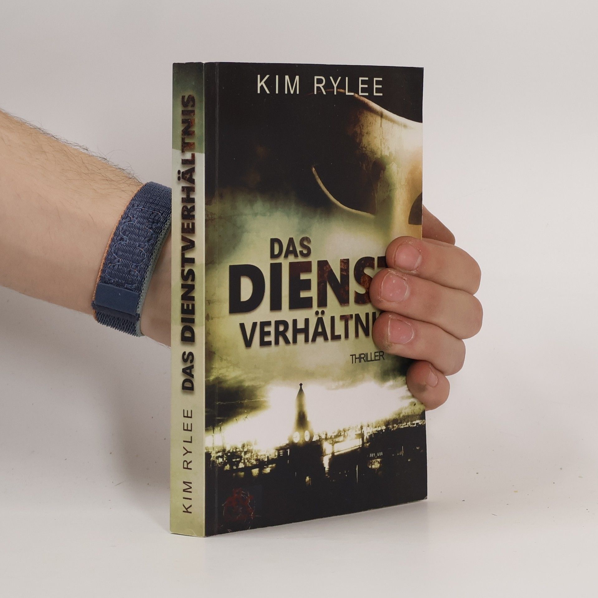 Kim Rylee Das Dienstverhältnis